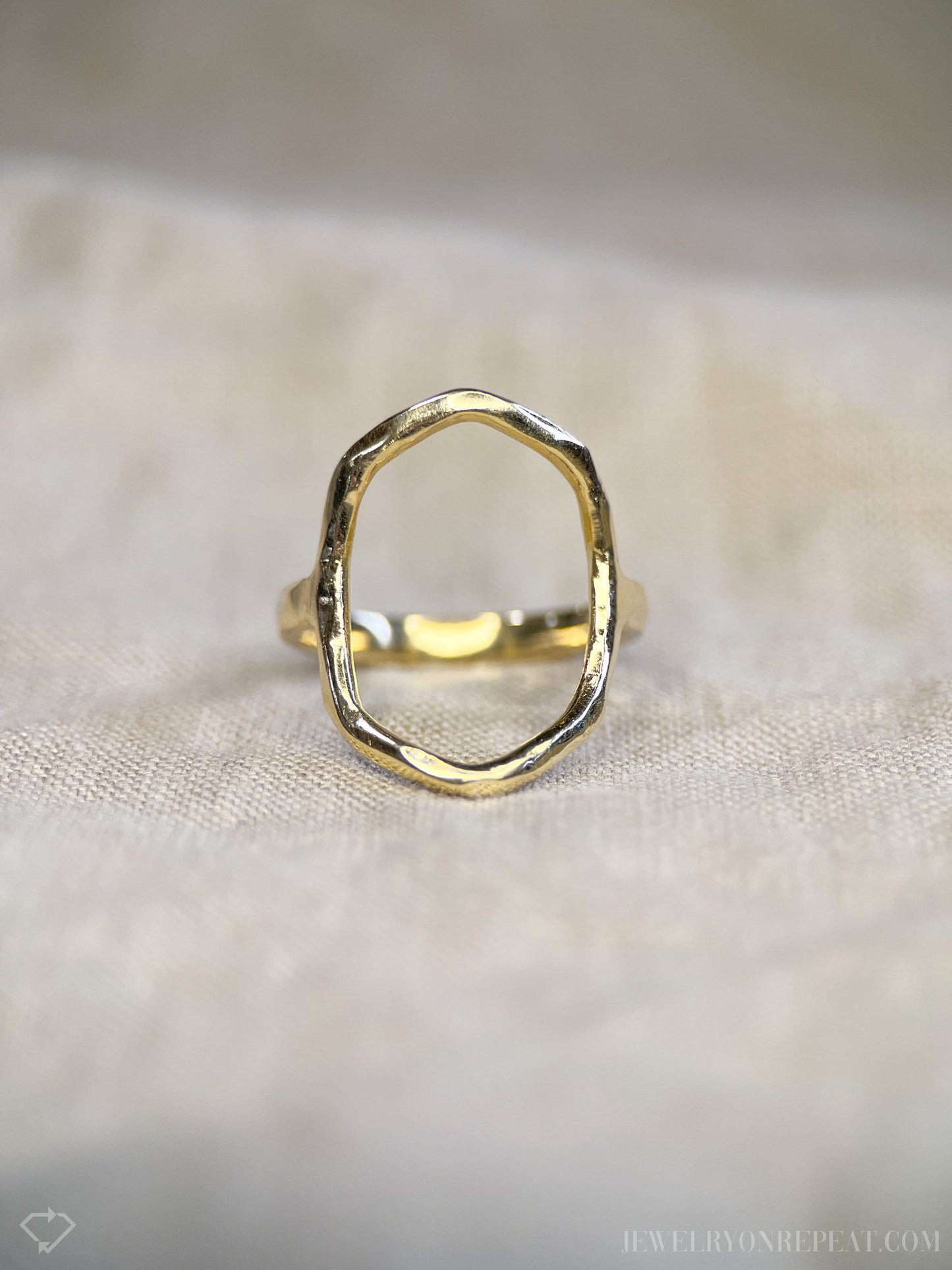 Vintage Open Circle Hammered Ring in 14k Gold