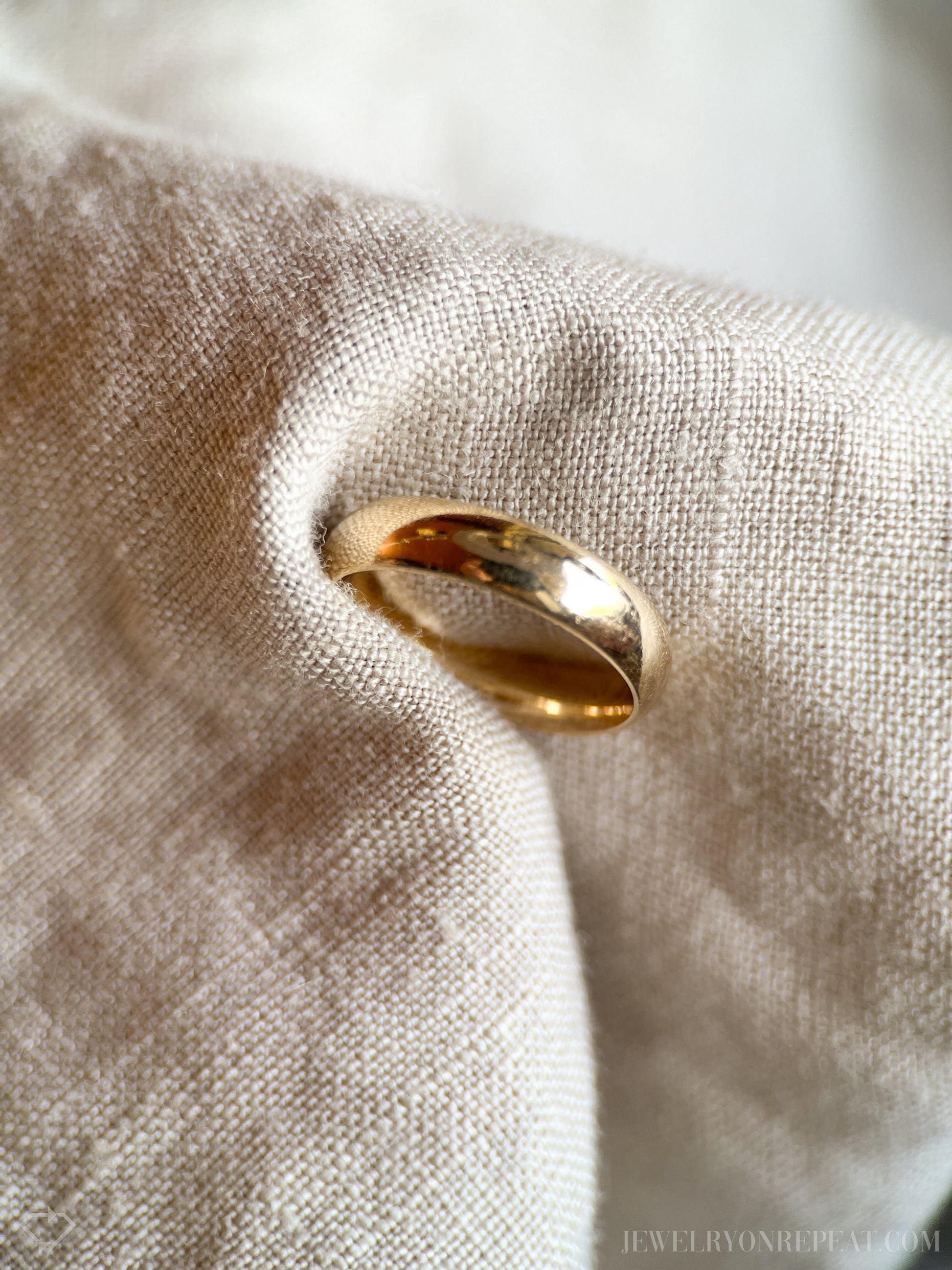 Vintage Simple Gold Wedding Band in 14k Gold