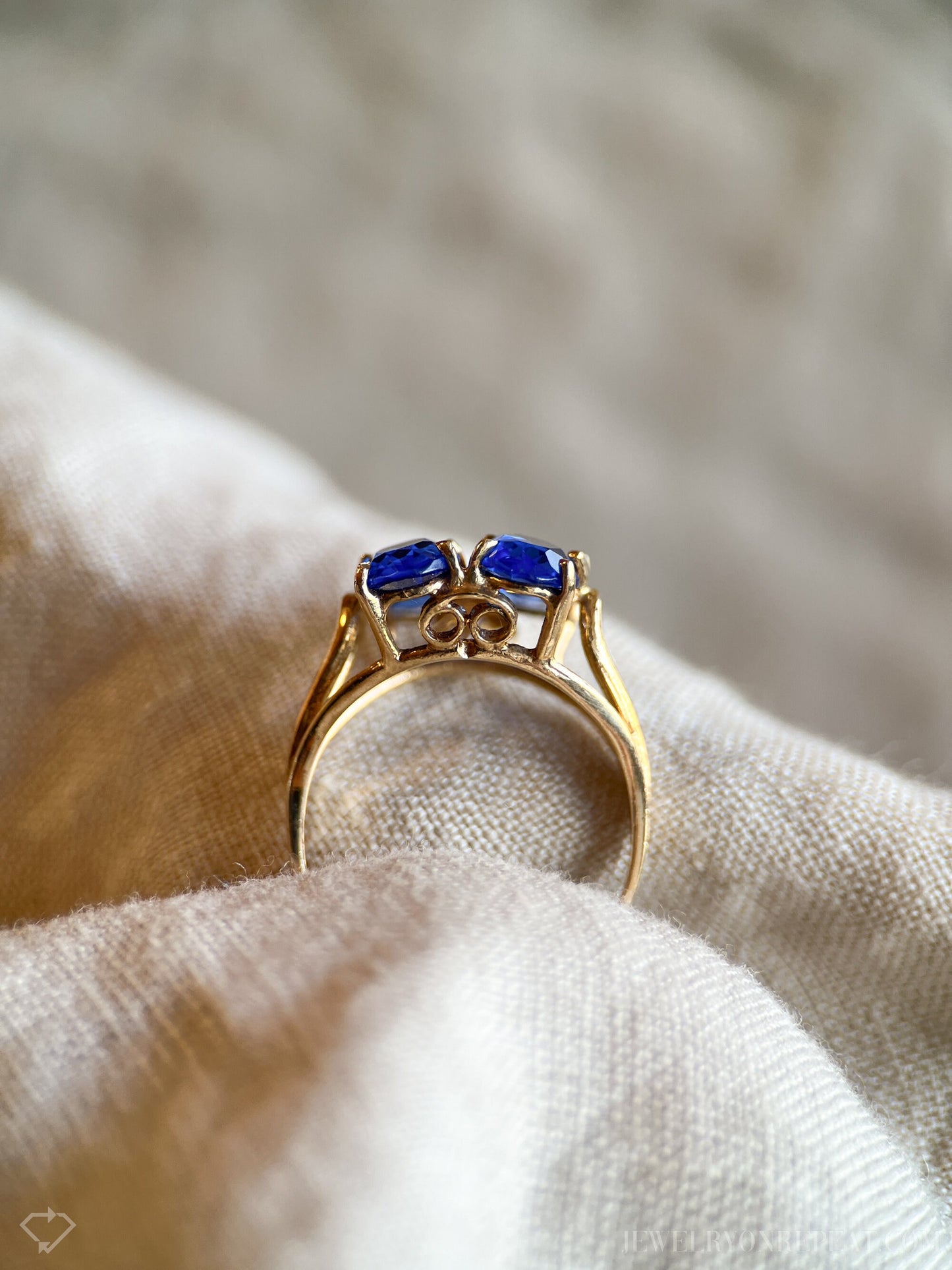 Vintage Blue Spinel Gemstone Cluster Ring in 14k Gold