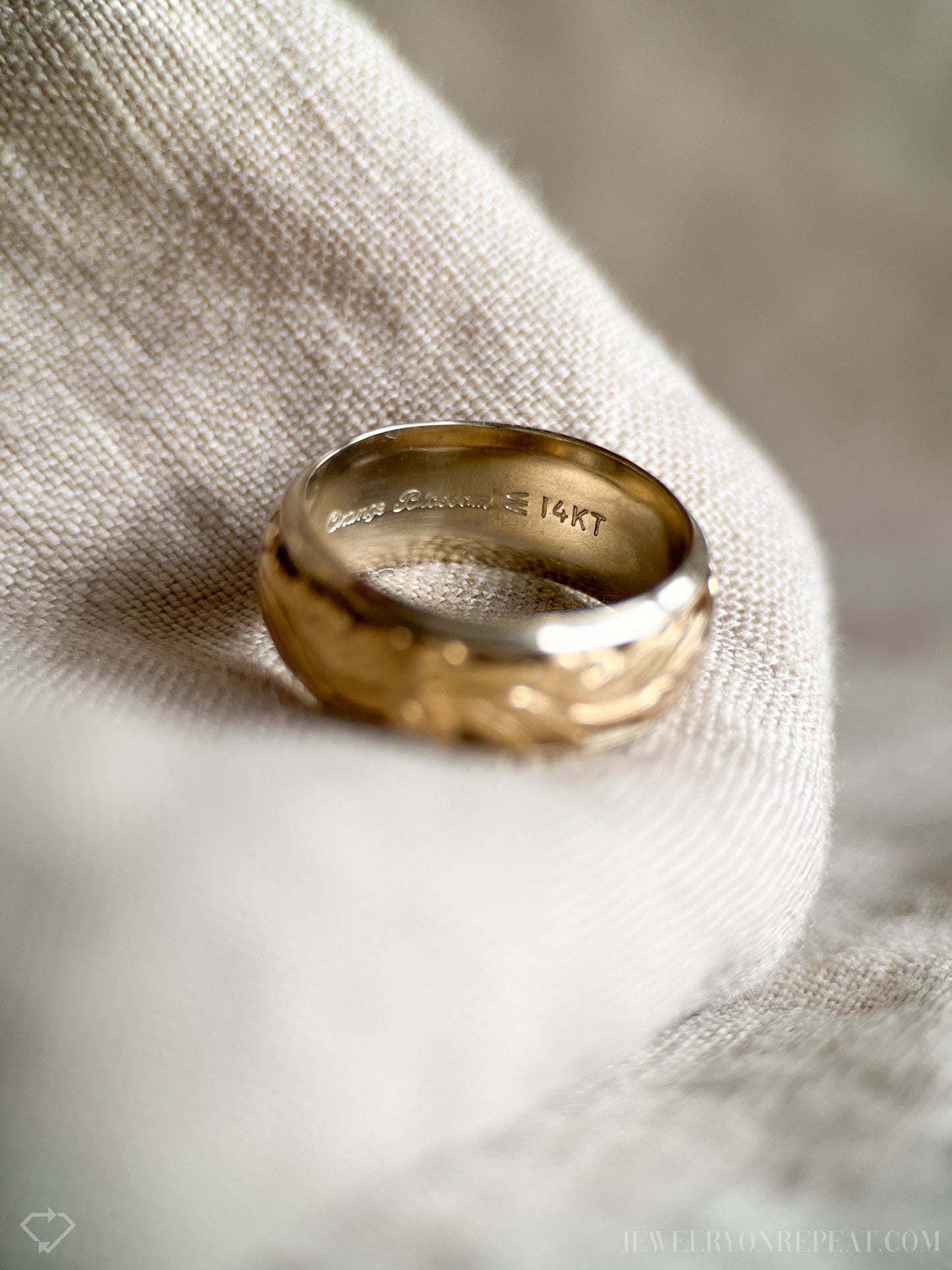 Vintage Floral Filigree Wedding Band in Yellow and White Gold