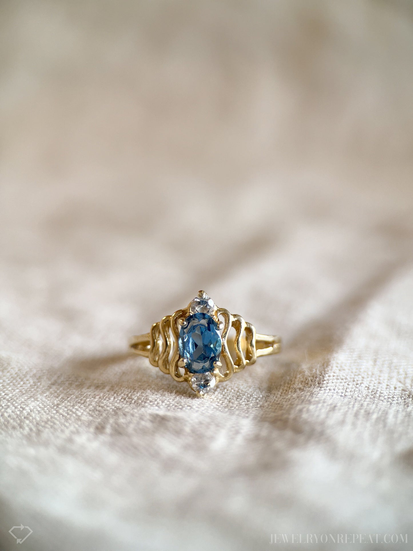 Vintage 1980s Blue Topaz Gemstone Ring in 14k Gold