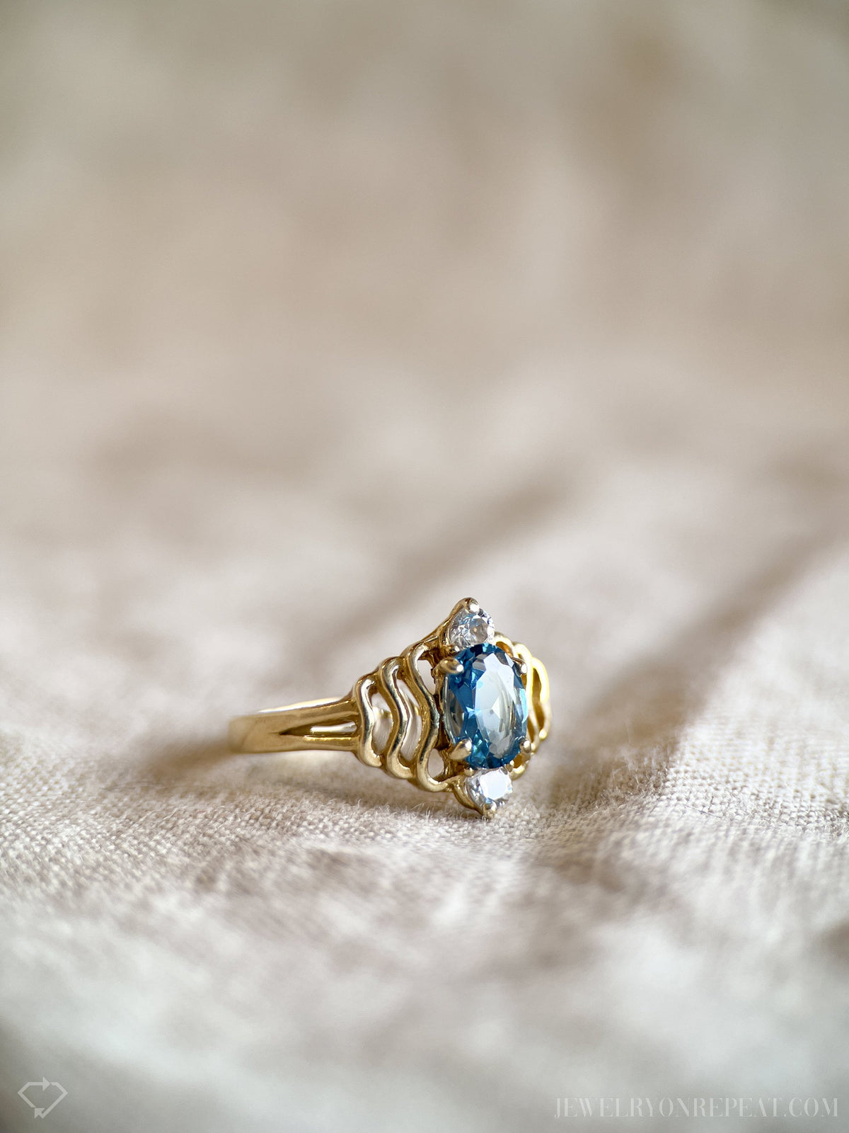 Vintage 1980s Blue Topaz Gemstone Ring in 14k Gold