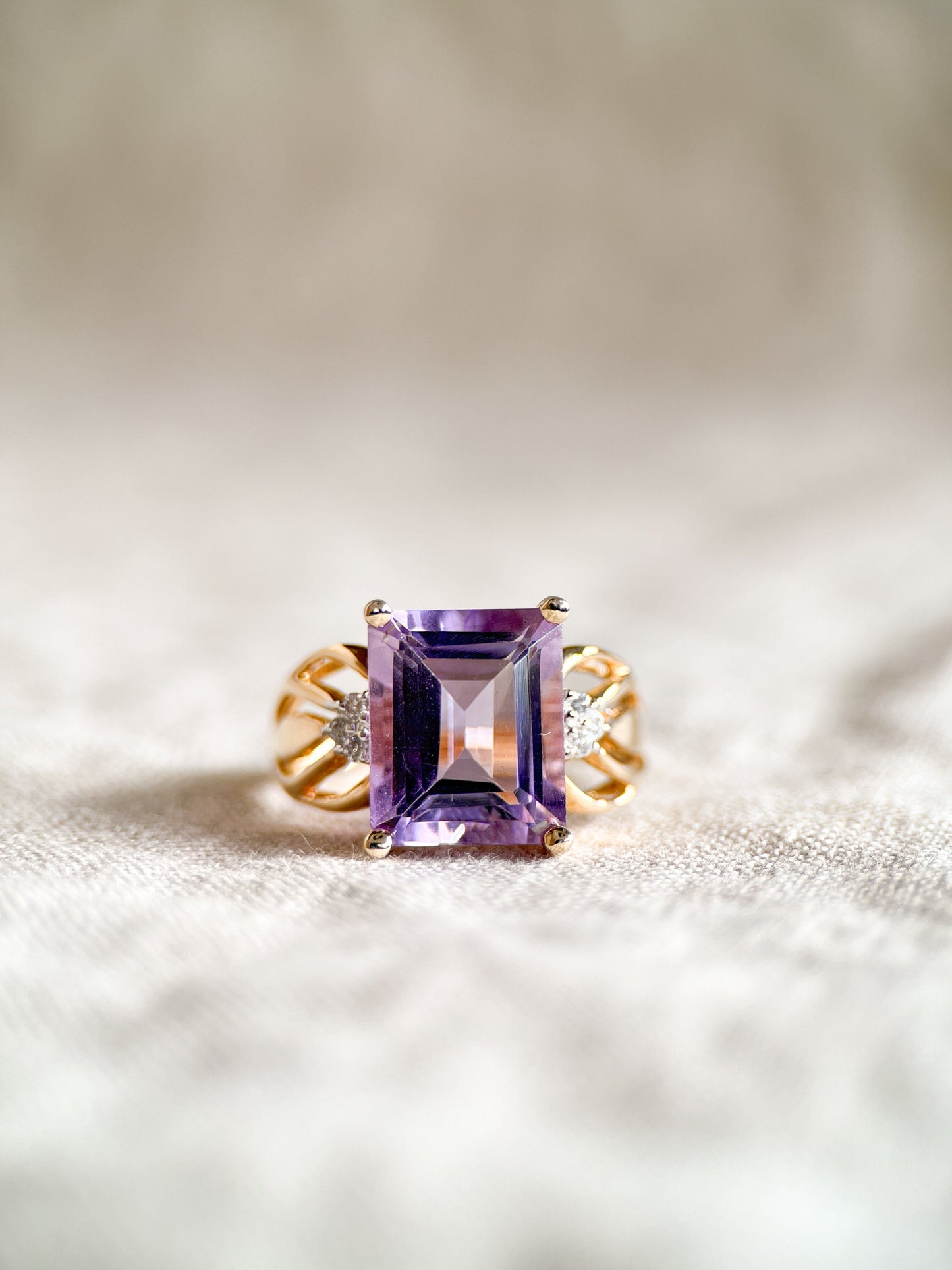 Vintage Purple Amethyst Gemstone Ring in 14k Gold