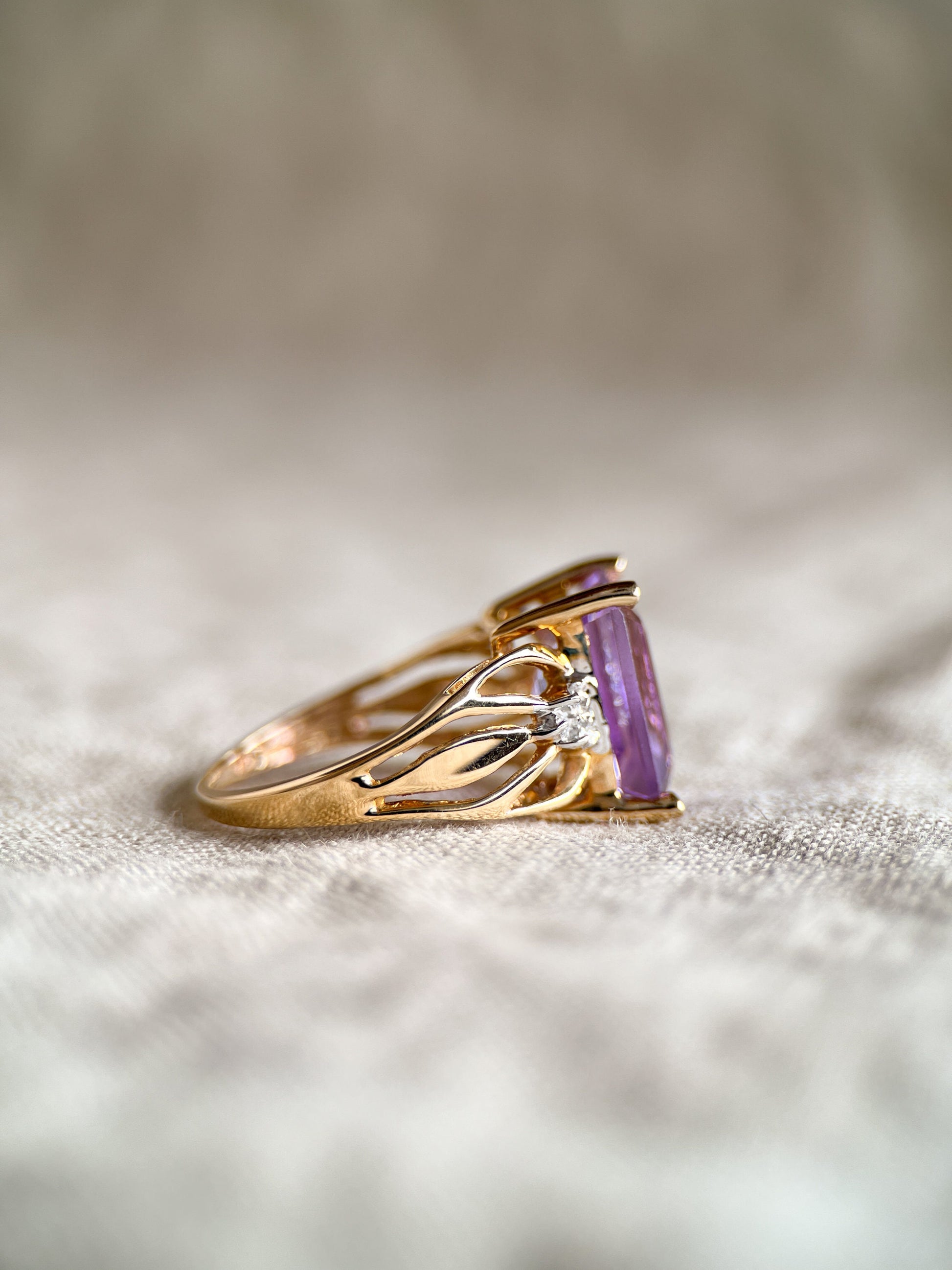 Vintage Purple Amethyst Gemstone Ring in 14k Gold