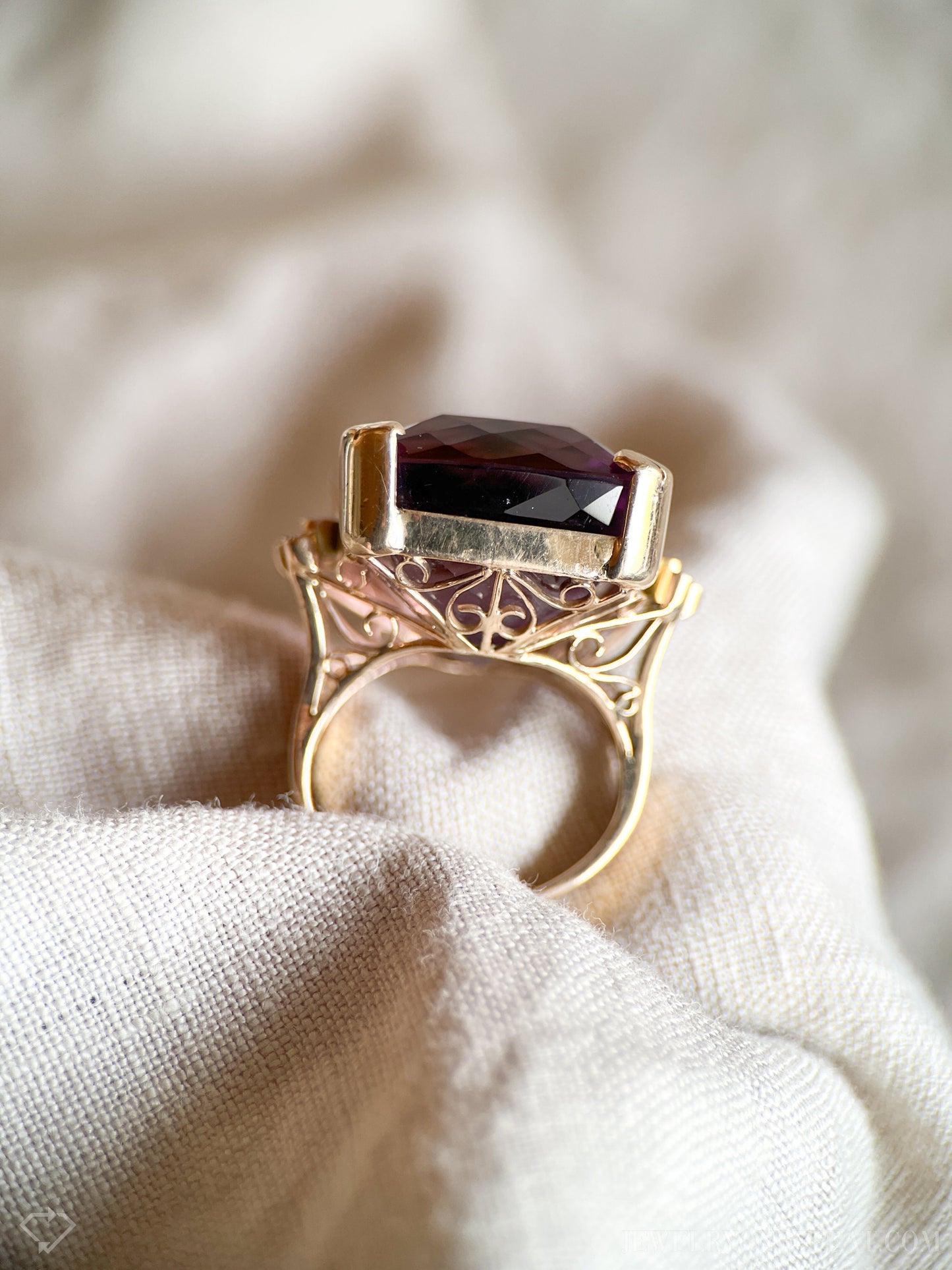 Vintage Purple Amethyst Large Gemstone Ring in 14k Gold