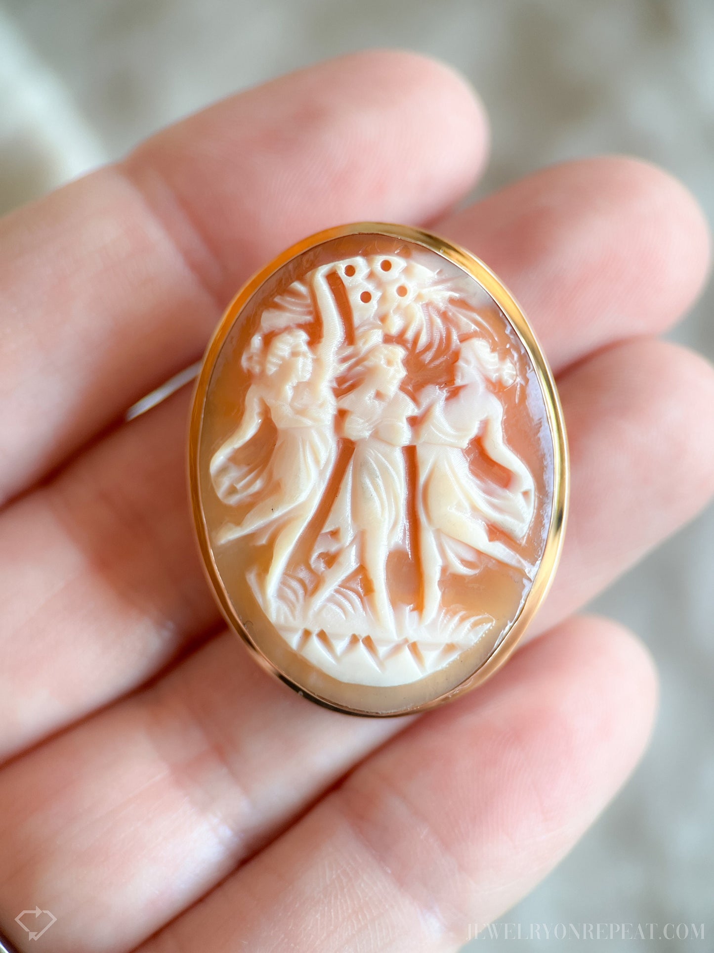 Vintage Three Graces Cameo Brooch Pendant in 18k Gold