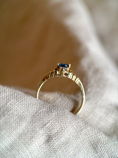 Vintage 1980s Blue Topaz Gemstone Ring in 14k Gold