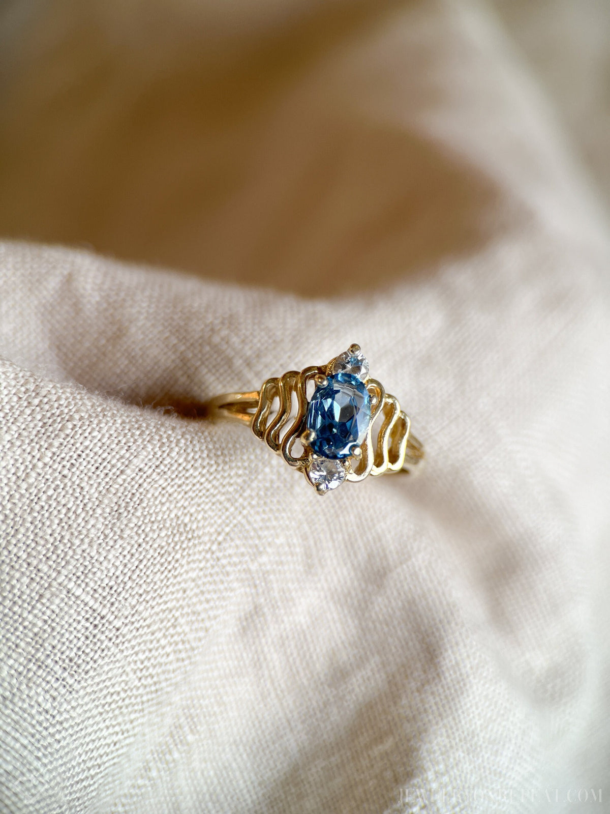 Vintage 1980s Blue Topaz Gemstone Ring in 14k Gold