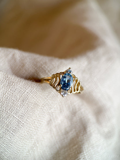 Vintage 1980s Blue Topaz Gemstone Ring in 14k Gold