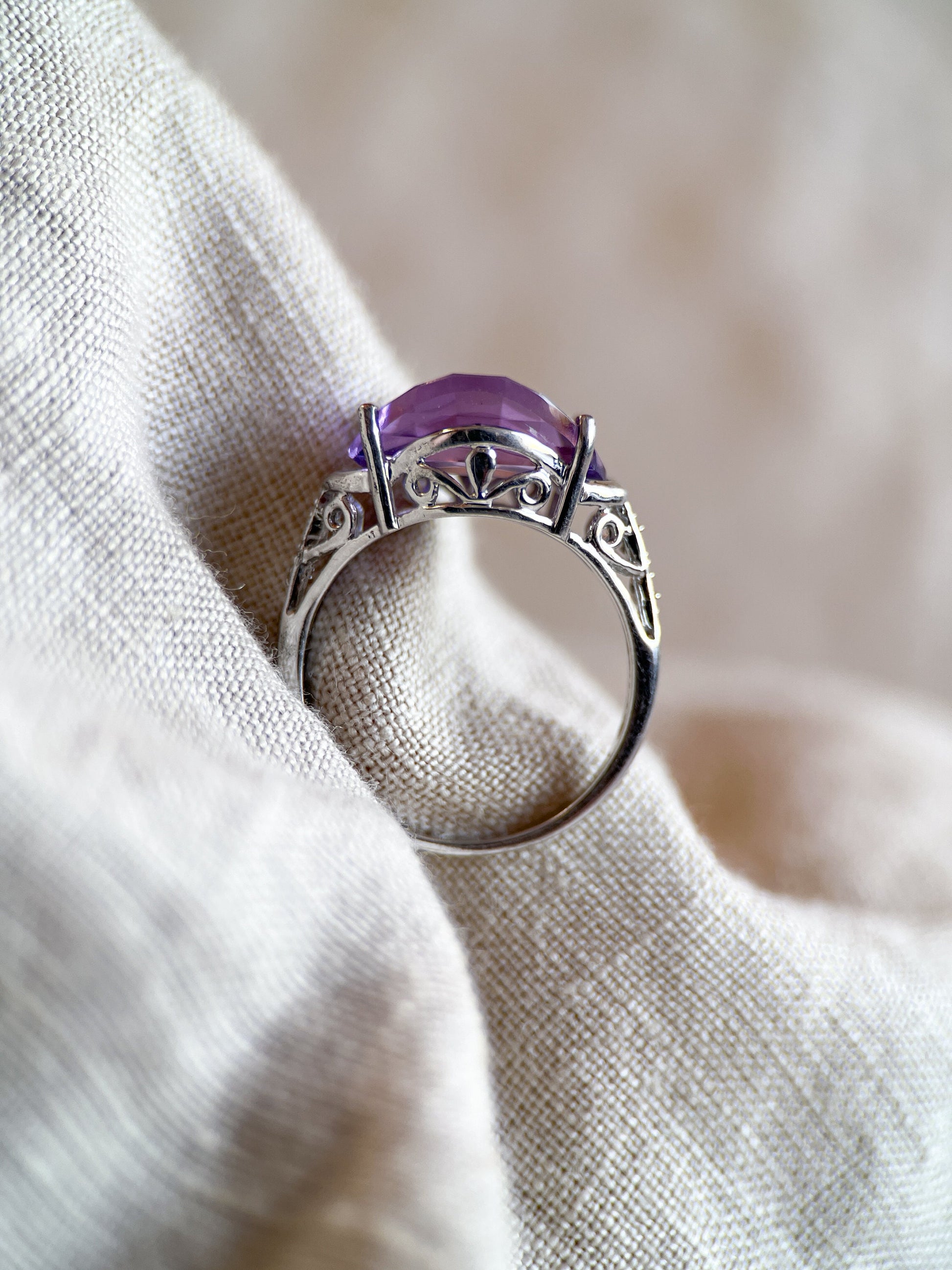 Vintage Purple Amethyst Gemstone Ring in 10k White Gold