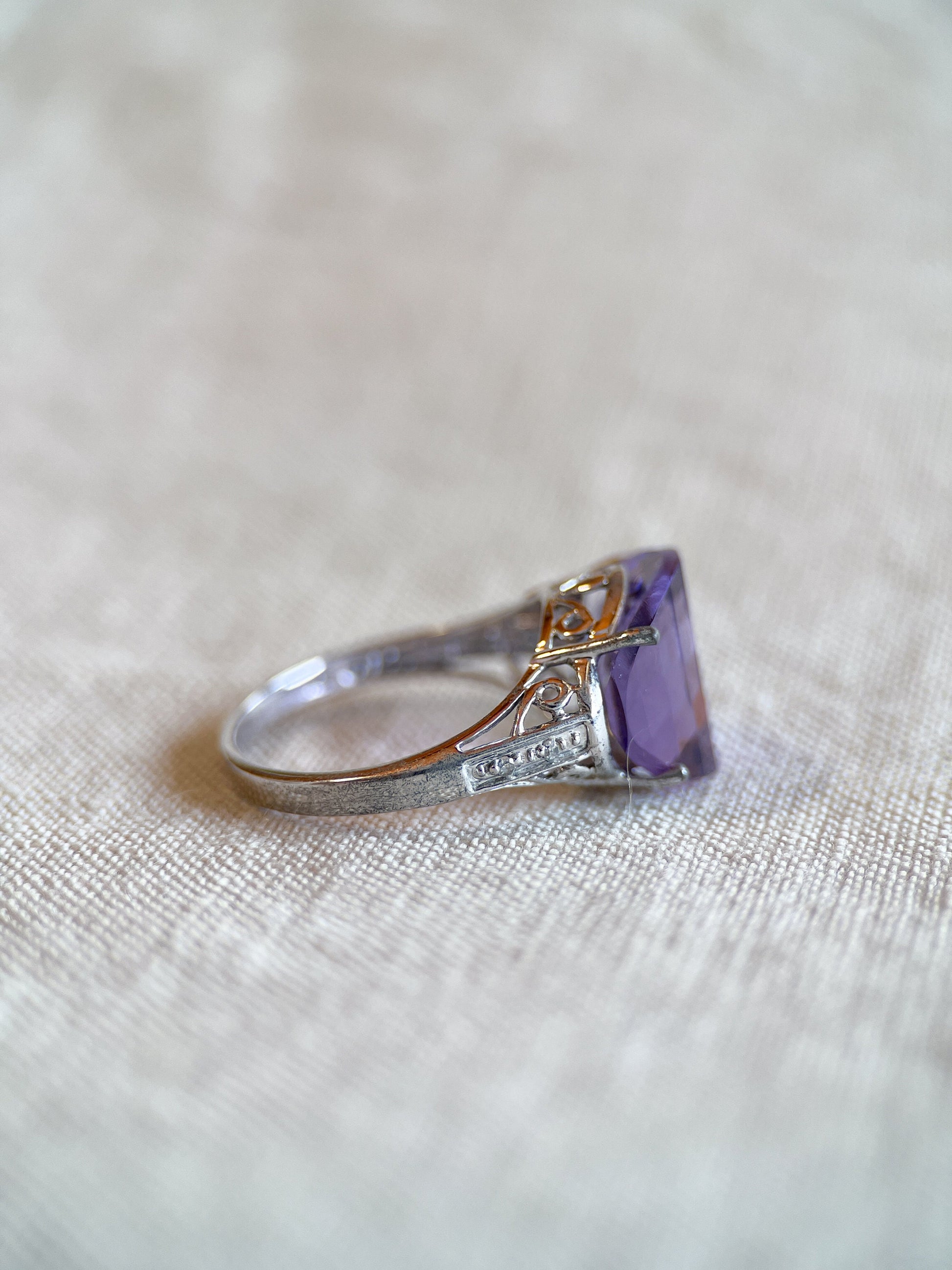 Vintage Purple Amethyst Gemstone Ring in 10k White Gold