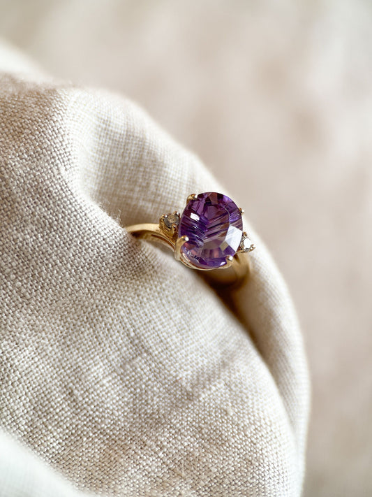 Vintage Amethyst Gemstone and Diamond Ring in 14k Gold