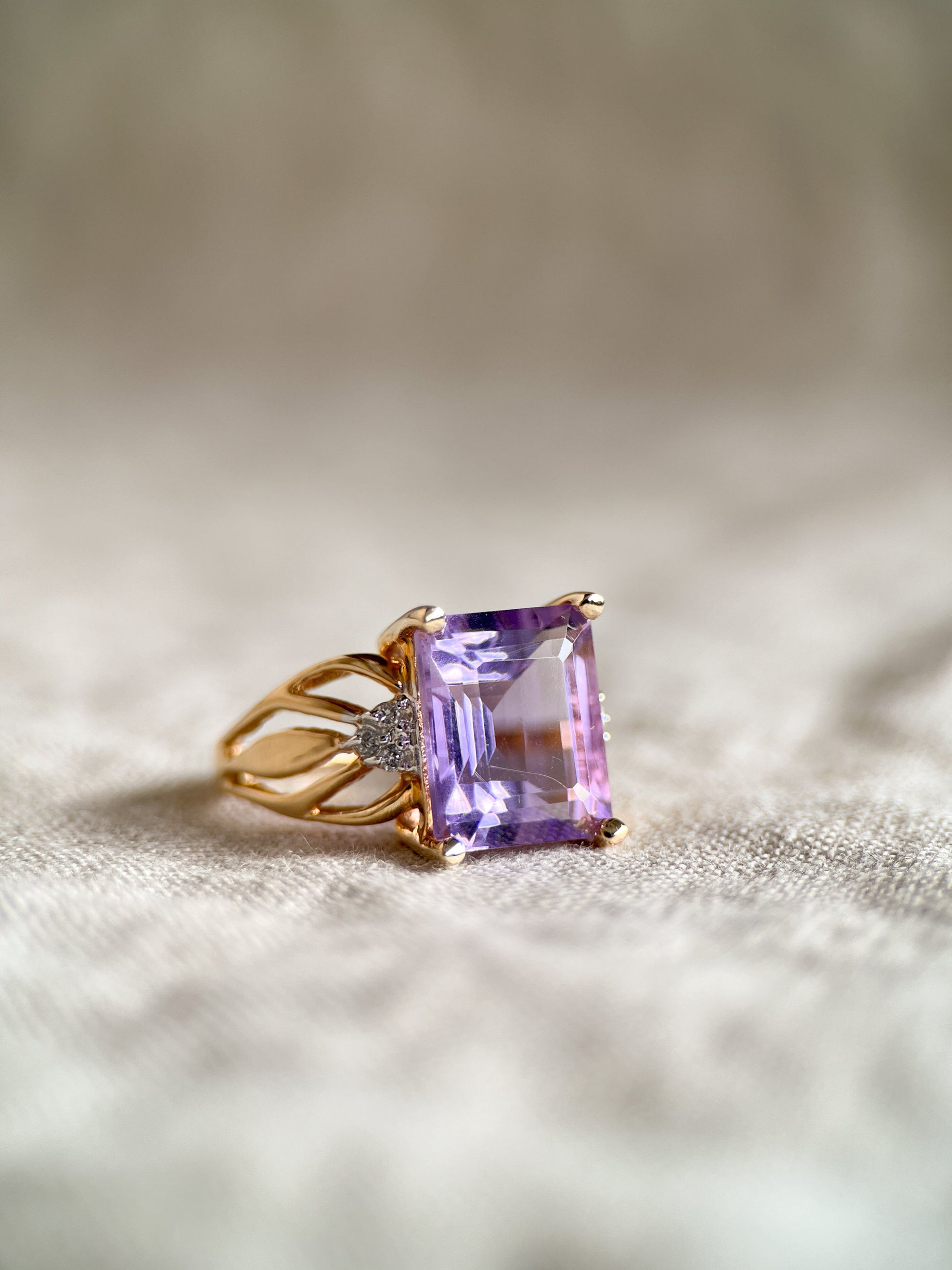 Vintage Purple Amethyst Gemstone Ring in 14k Gold