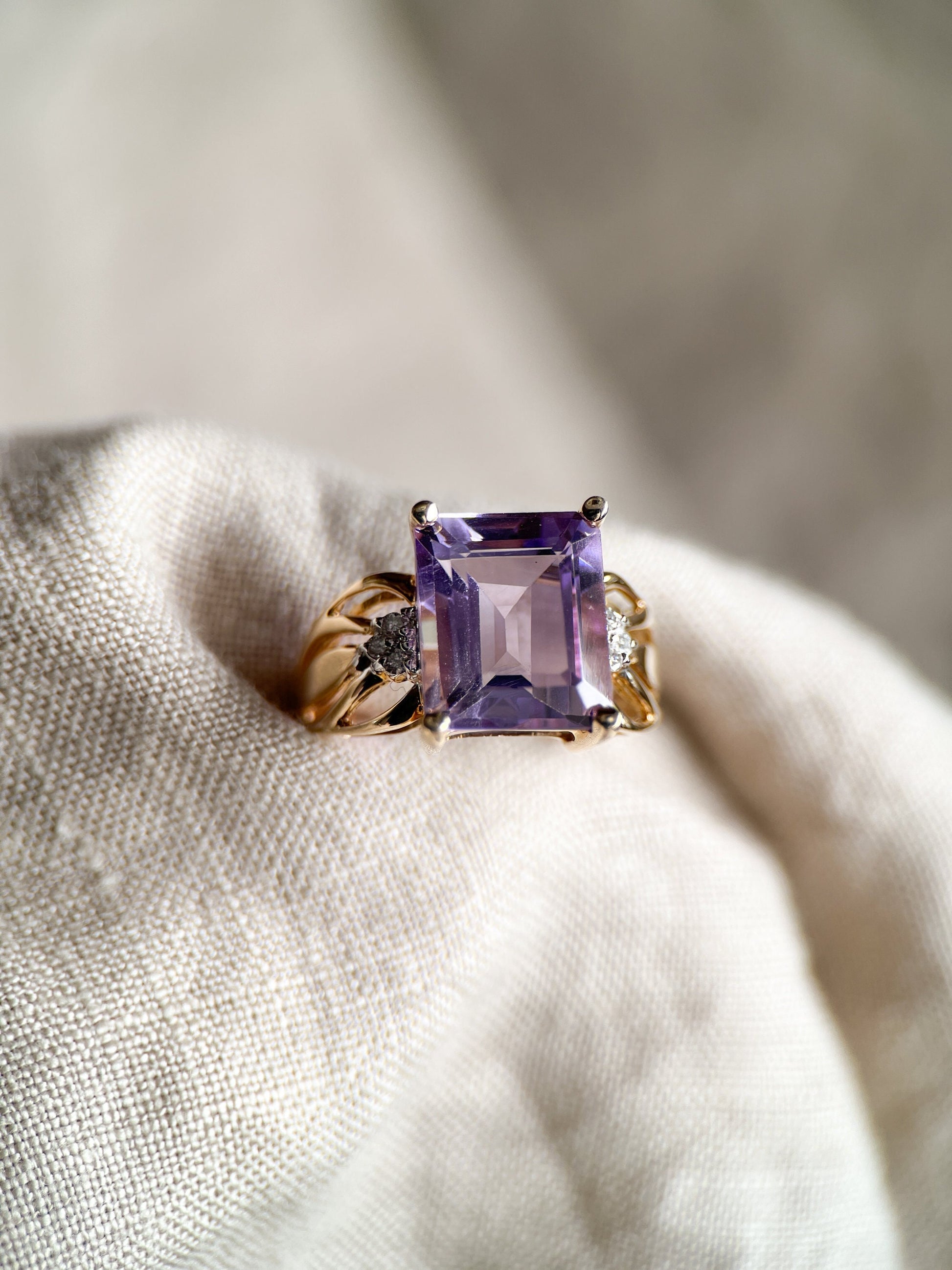 Vintage Purple Amethyst Gemstone Ring in 14k Gold