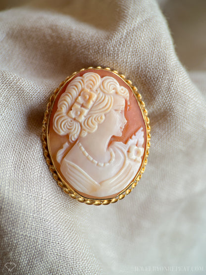 Vintage 1940s Cameo Brooch Pendant in 14k Gold