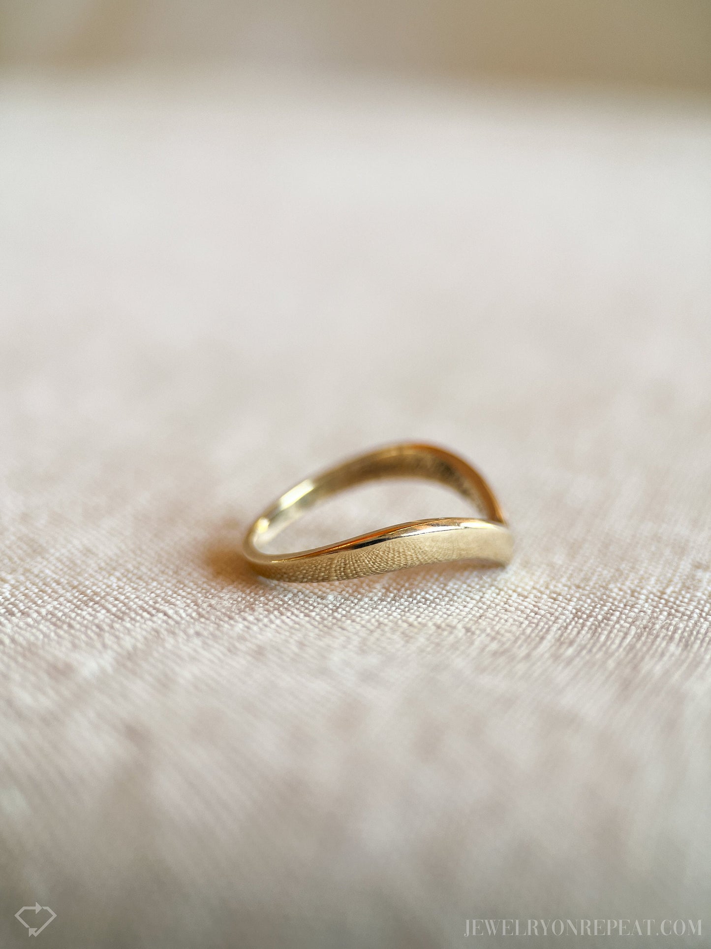 Vintage 1970s Chevron Wedding Band in 14k Gold