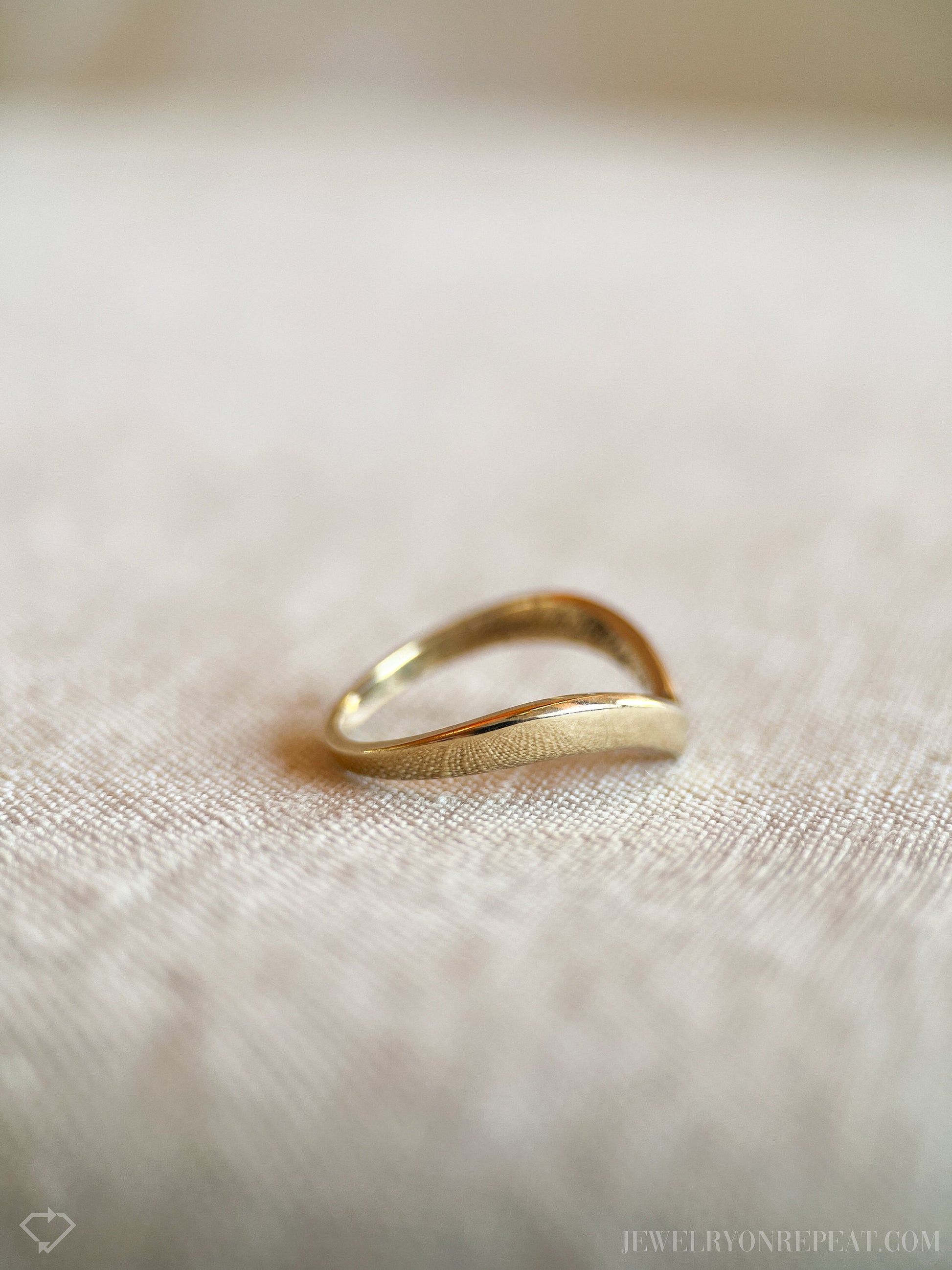 Vintage 1970s Chevron Wedding Band in 14k Gold