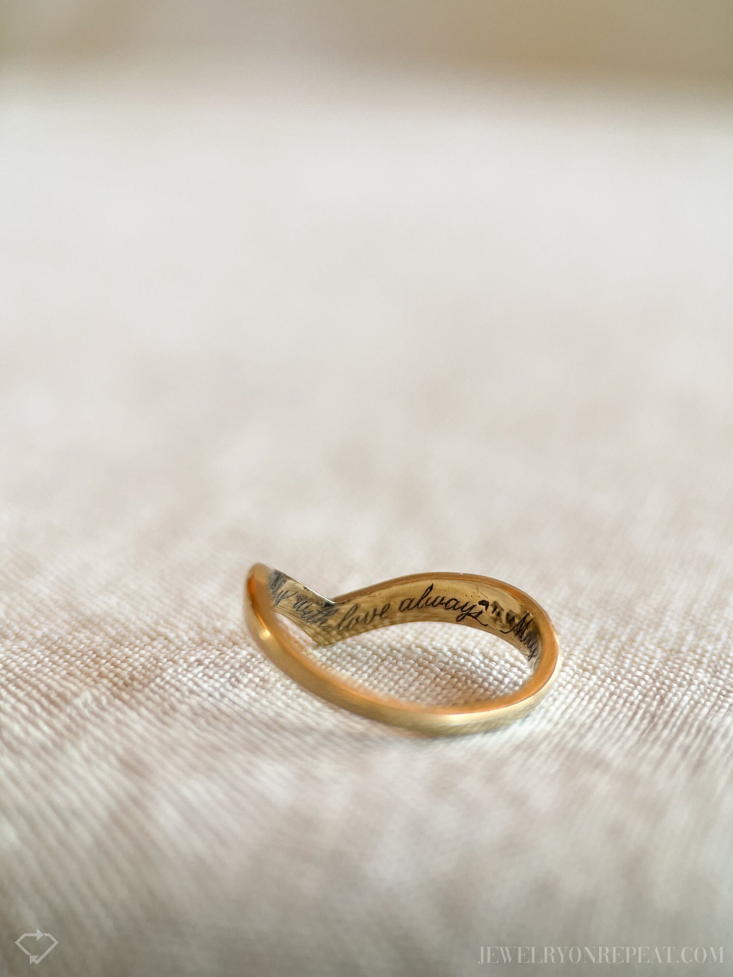 Vintage 1970s Chevron Wedding Band in 14k Gold