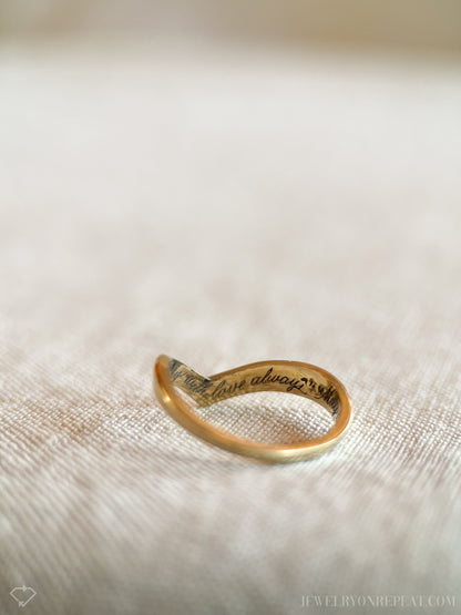 Vintage 1970s Chevron Wedding Band in 14k Gold