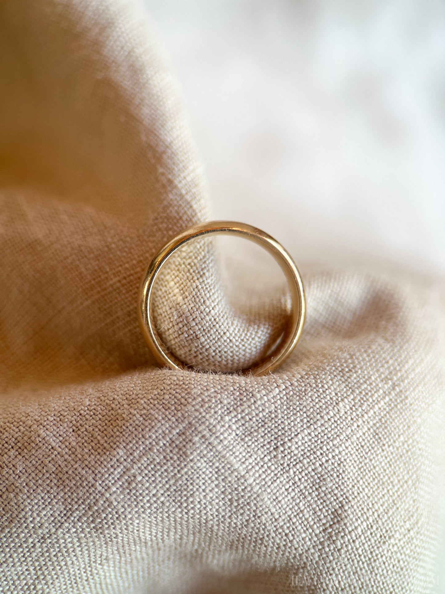 Vintage Simple Gold Wedding Band in 14k Gold