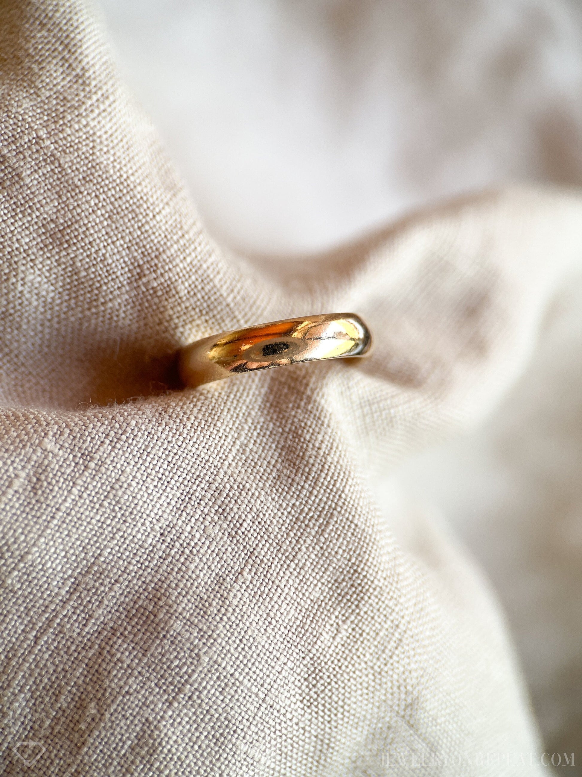 Vintage Simple Gold Wedding Band in 14k Gold