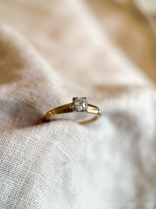 Vintage Diamond Art Deco Solitaire Engagement Ring in 14k Gold