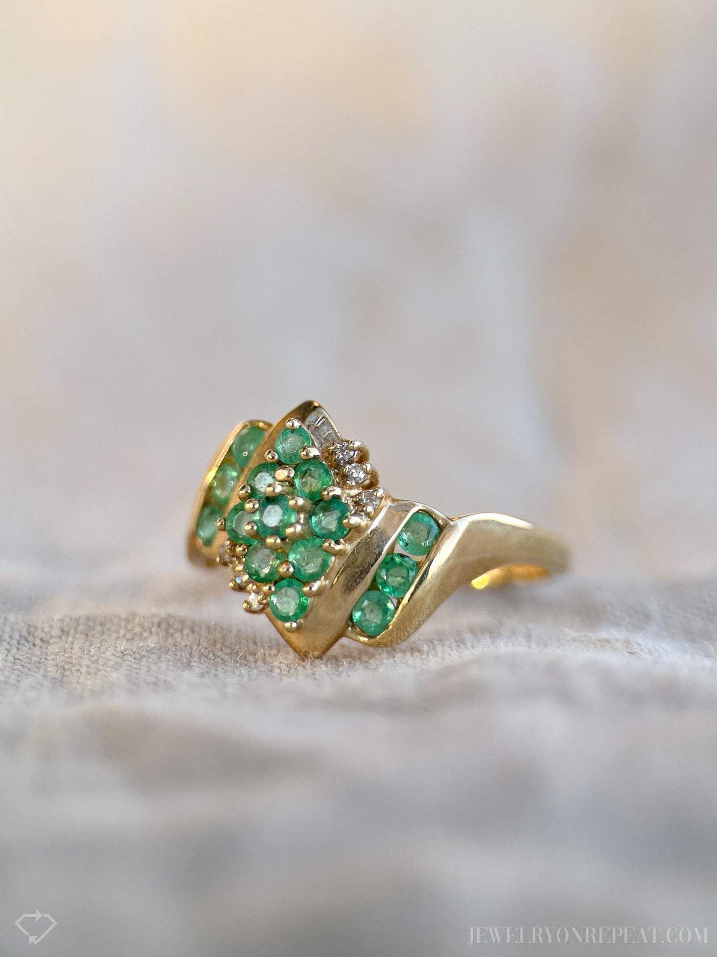 Vintage 1970s Green Garnet Gemstone Ring in 14k Gold
