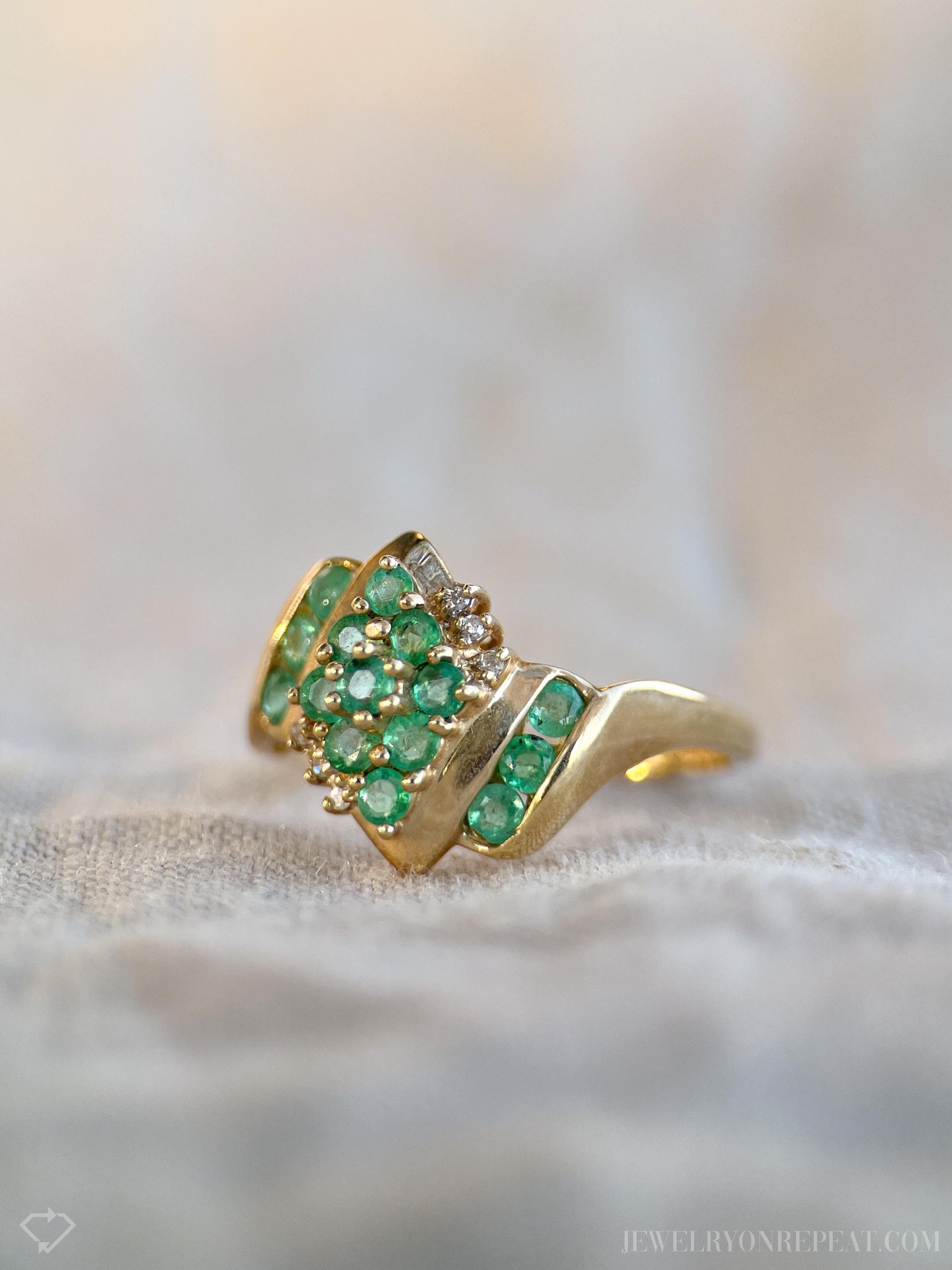 Vintage Green Garnet Gemstone Ring in 14k Gold