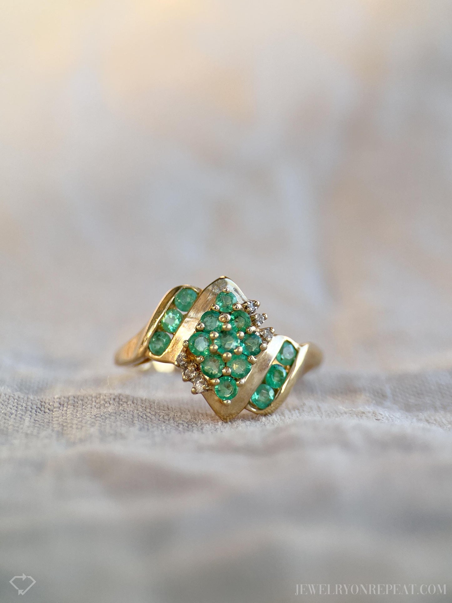 Vintage 1970s Green Garnet Gemstone Ring in 14k Gold