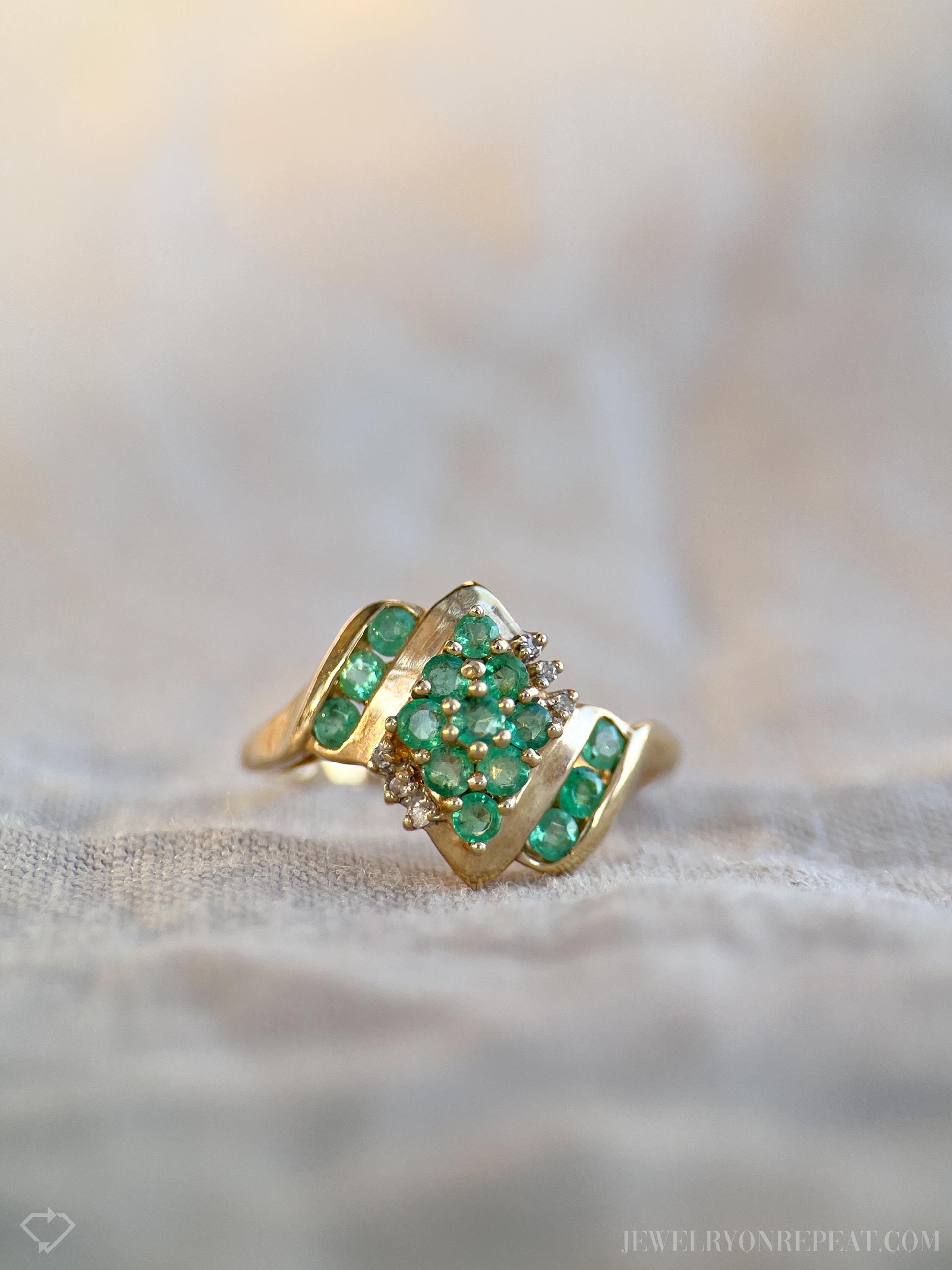Vintage 1970s Green Garnet Gemstone Ring in 14k Gold