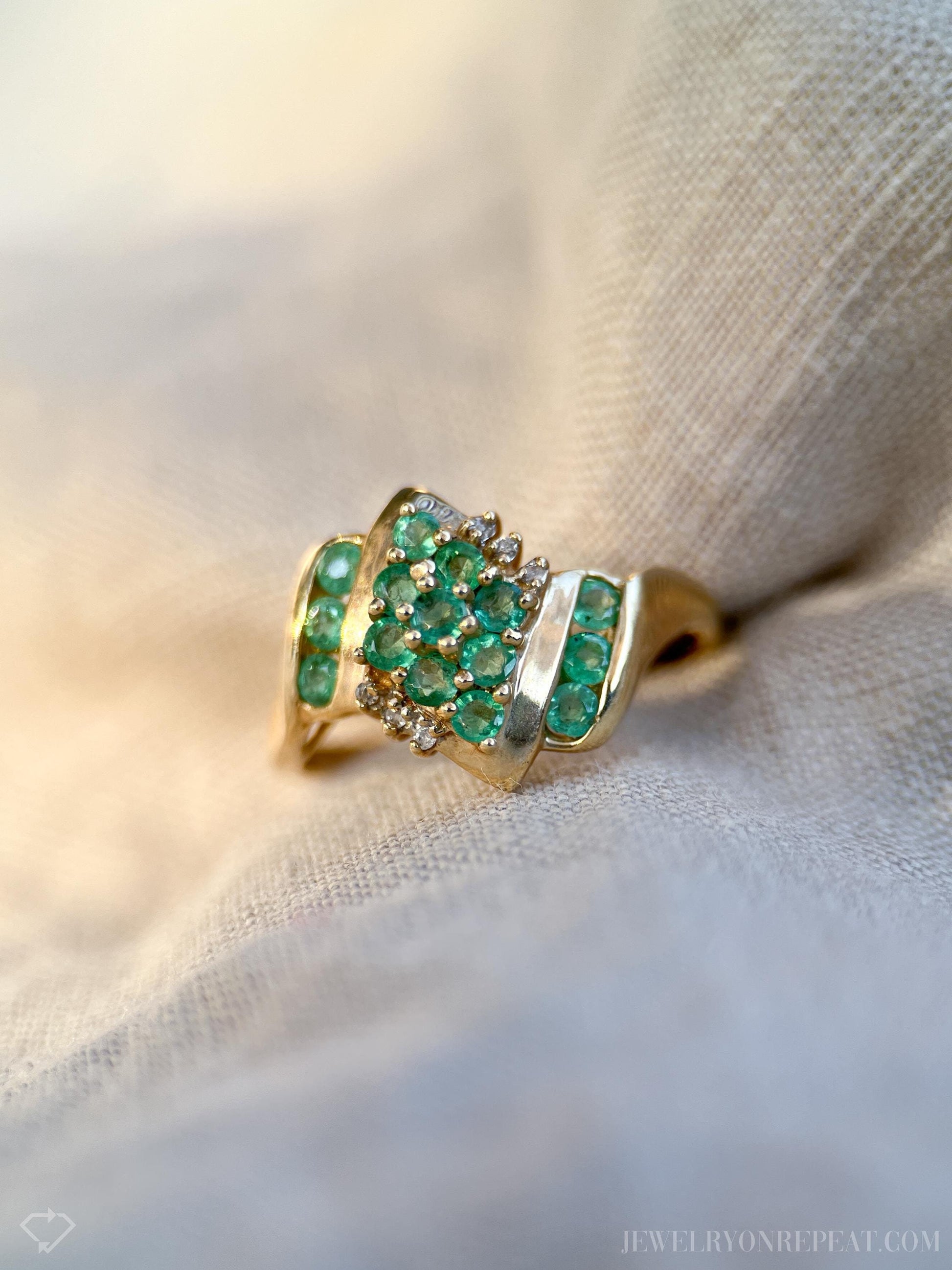 Vintage 1970s Green Garnet Gemstone Ring in 14k Gold
