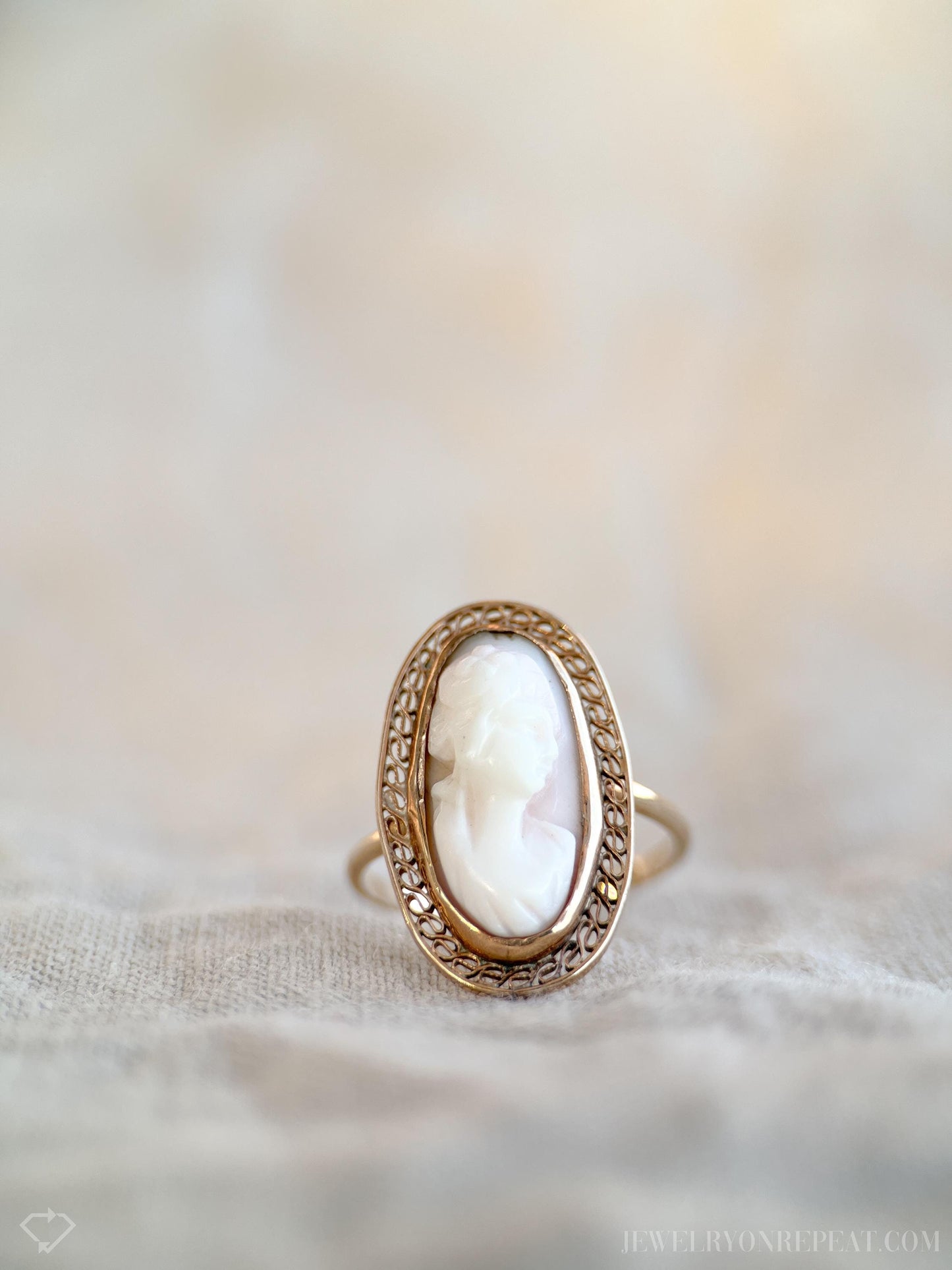 Vintage 1940s Cameo Gemstone Ring in 14k Gold