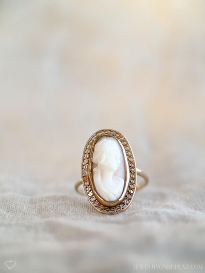 Vintage 1940s Cameo Gemstone Ring in 14k Gold