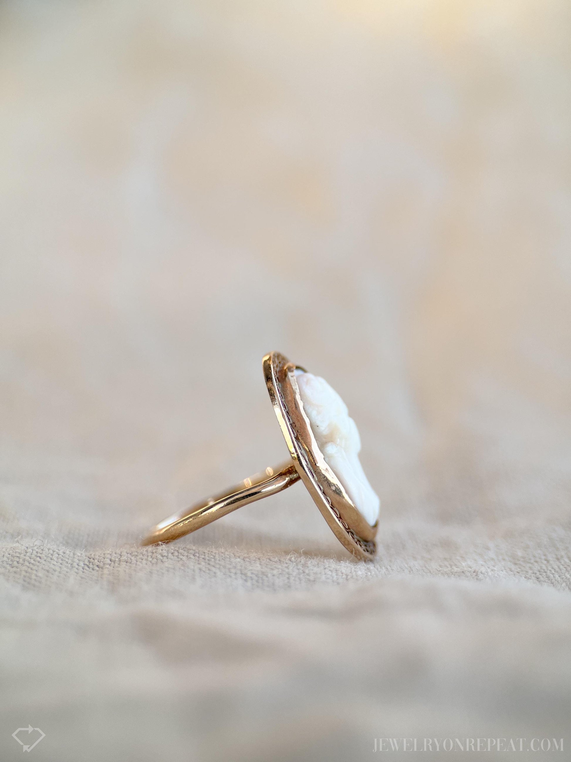 Vintage 1940s Cameo Gemstone Ring in 14k Gold