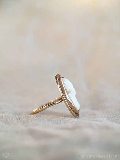Vintage 1940s Cameo Gemstone Ring in 14k Gold
