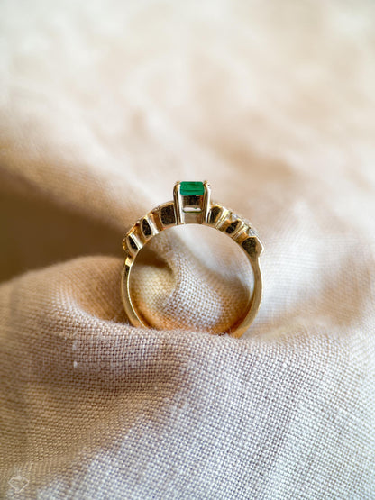 Vintage 1970s Emerald & Diamond Ring in 18k Gold