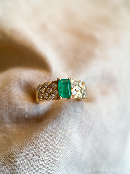 Vintage 1970s Emerald & Diamond Ring in 18k Gold
