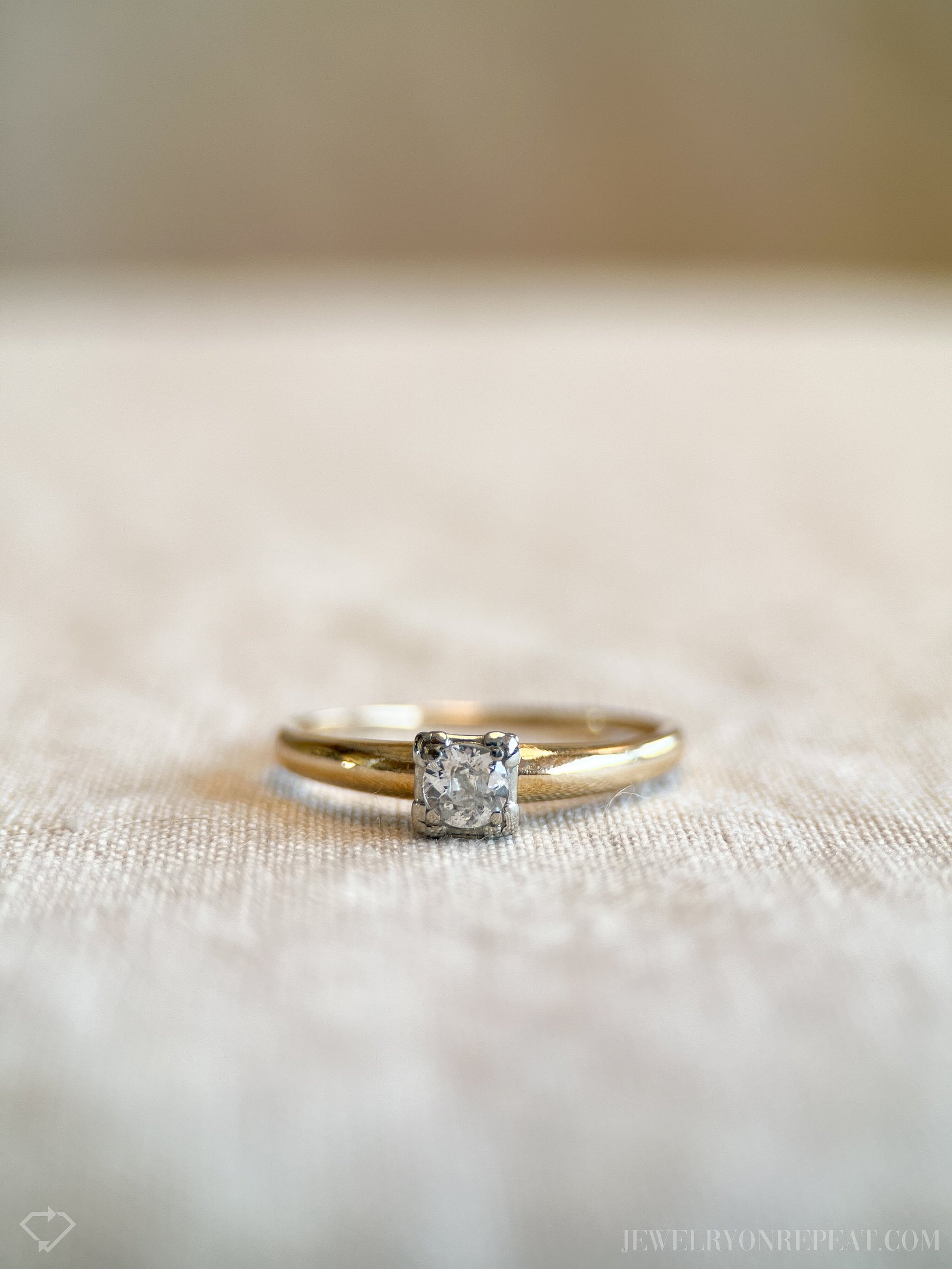 Vintage Diamond Art Deco Solitaire Engagement Ring in 14k Gold