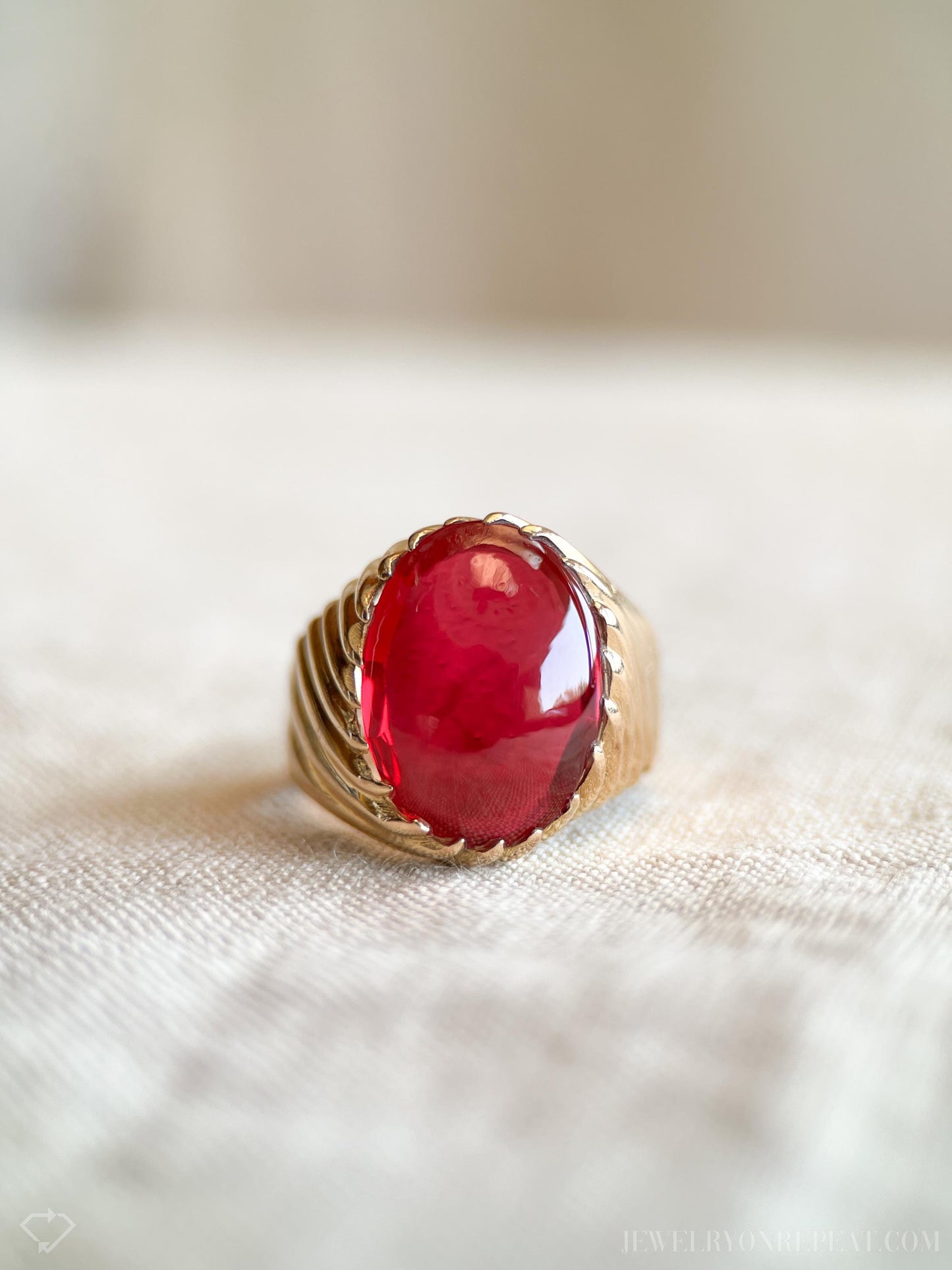 Vintage Ruby Cabochon Gemstone Ring in 18k Gold