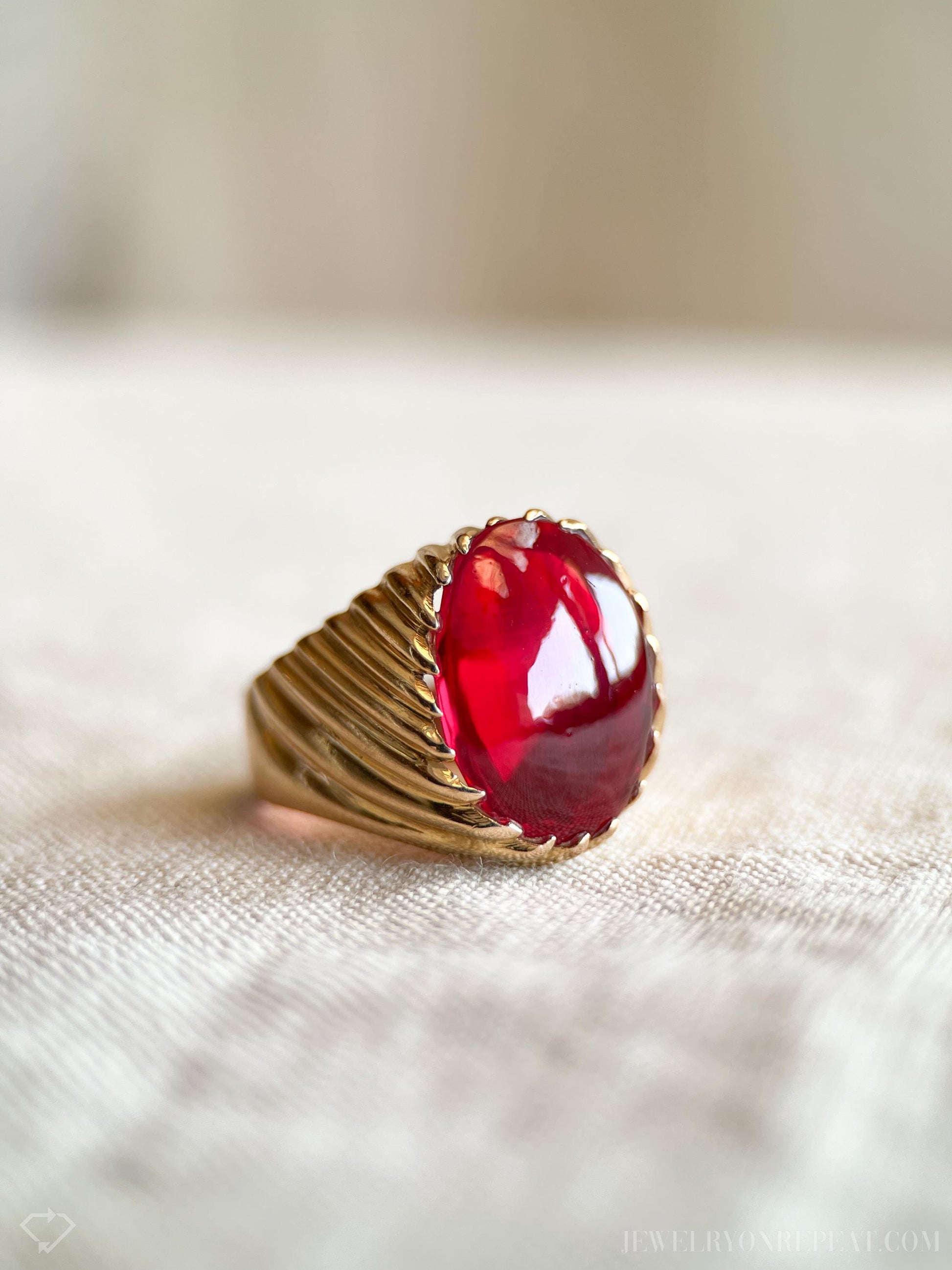 Vintage Ruby Cabochon Gemstone Ring in 18k Gold