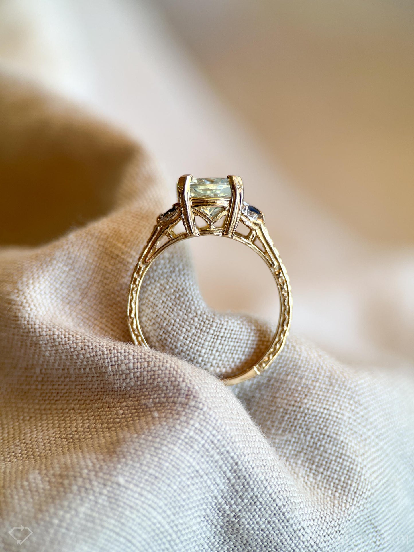 Vintage Aquamarine Gemstone Ring in 14k Gold