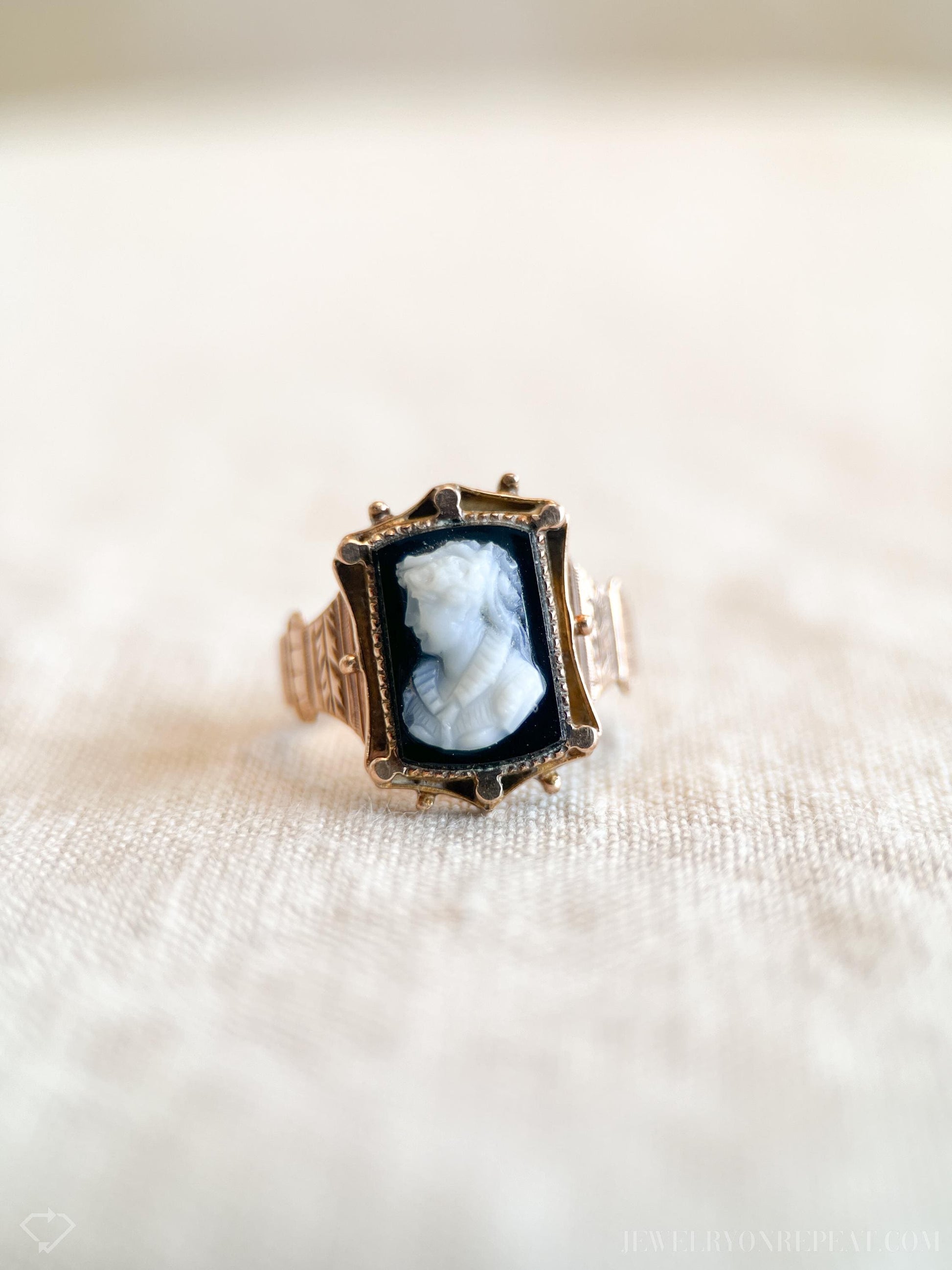 Vintage Cameo Ring in 14k Gold