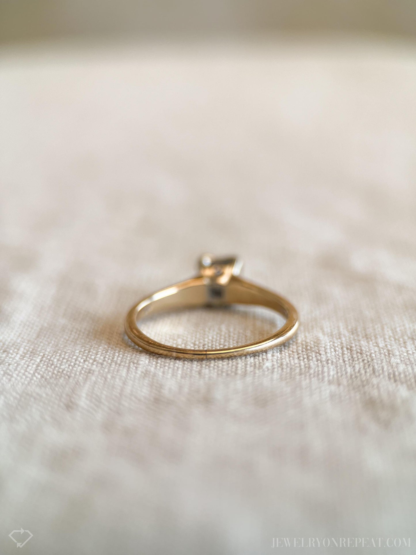 Vintage Art Deco Diamond Solitaire Engagement Ring in 14k Gold, Antique Jewelry from the 1930s