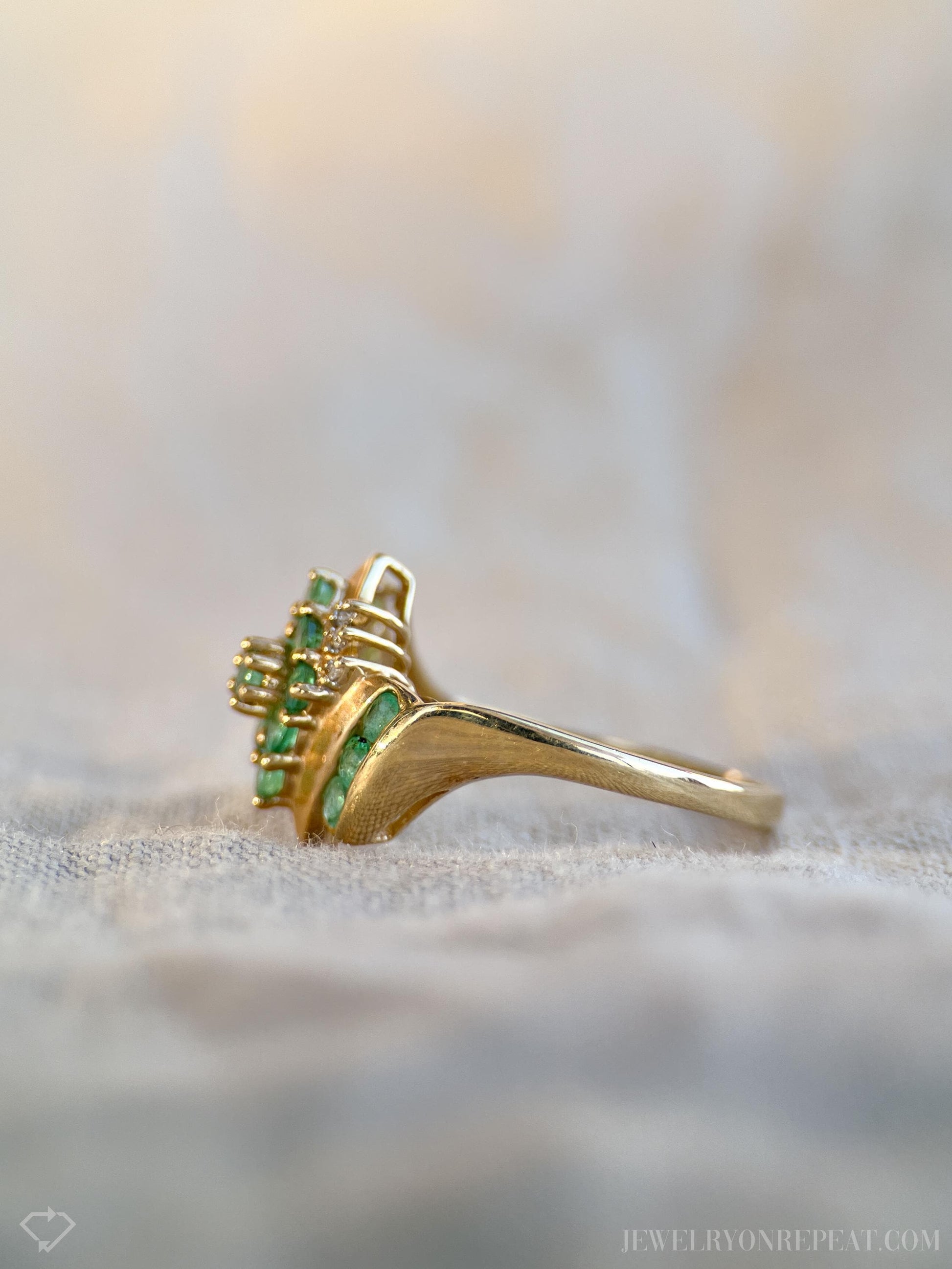 Vintage Green Garnet Gemstone Ring in 14k Gold