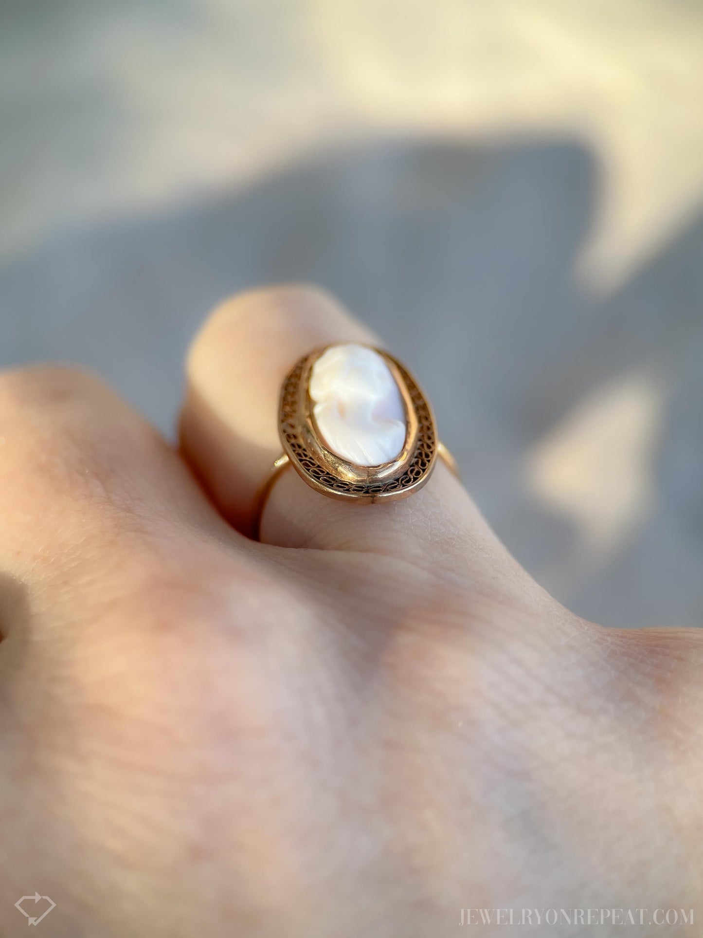 Vintage 1940s Cameo Gemstone Ring in 14k Gold