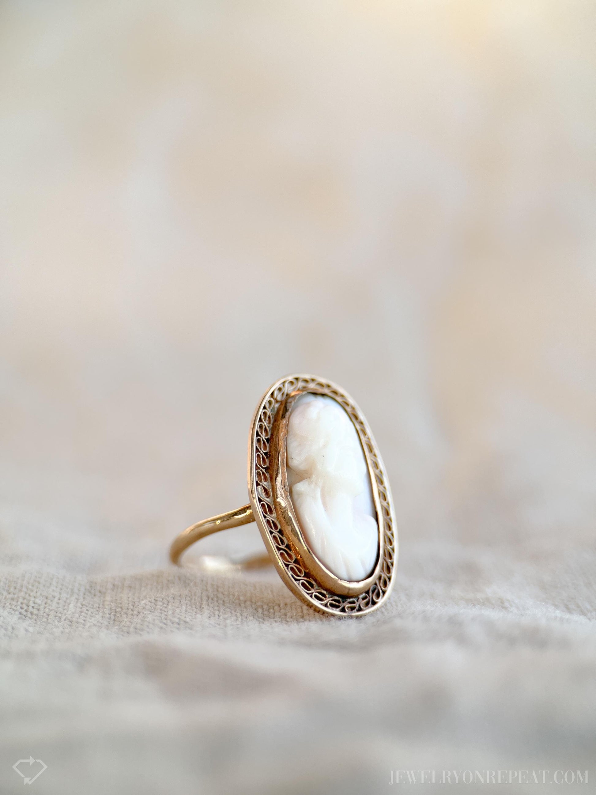 Vintage 1940s Cameo Gemstone Ring in 14k Gold