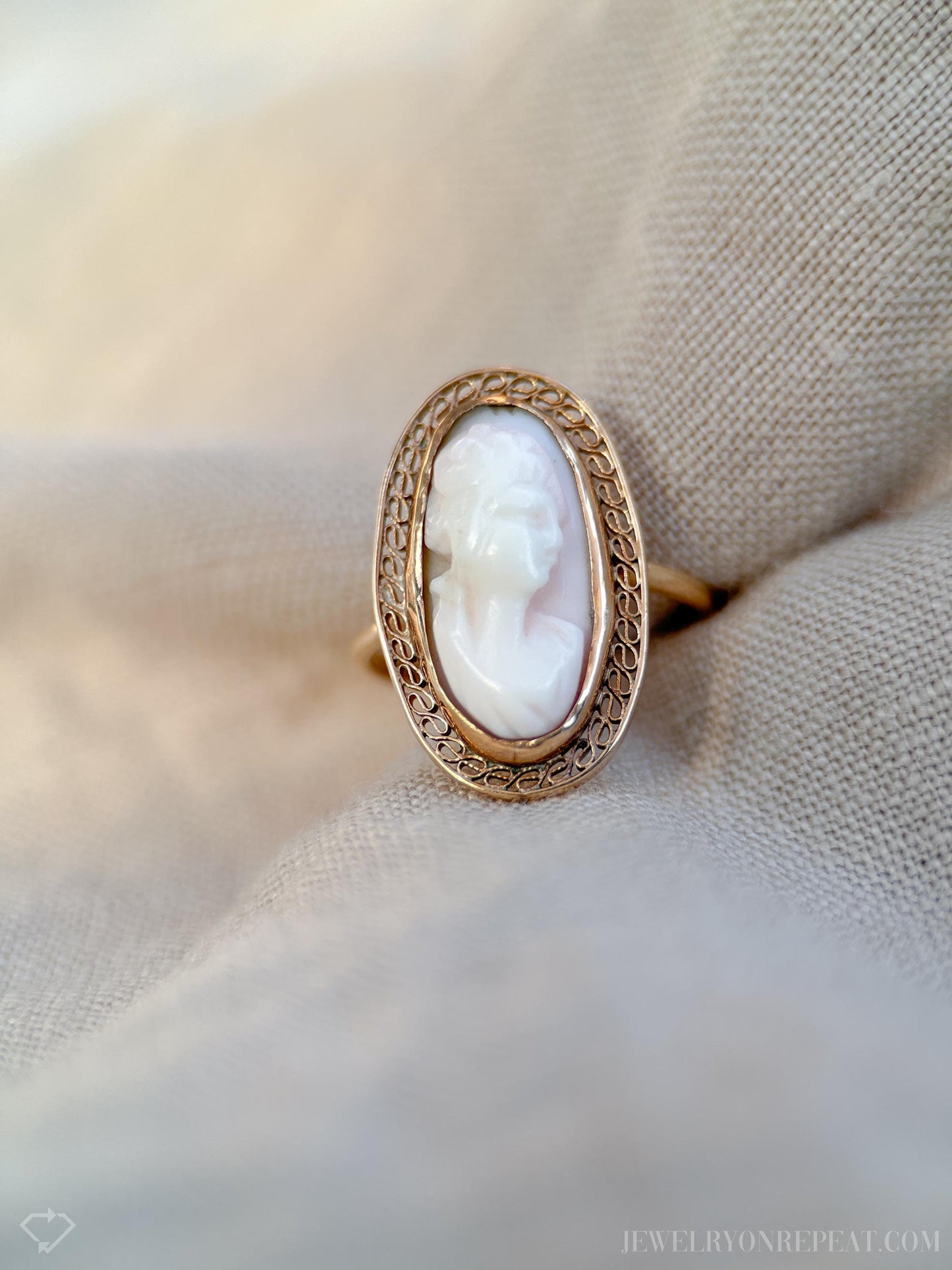 Vintage 1940s Cameo Gemstone Ring in 14k Gold