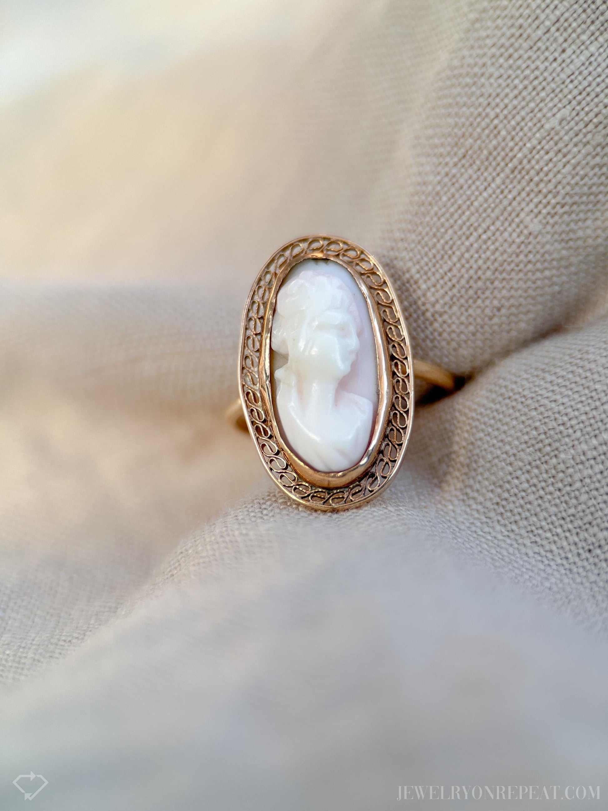 Vintage 1940s Cameo Gemstone Ring in 14k Gold