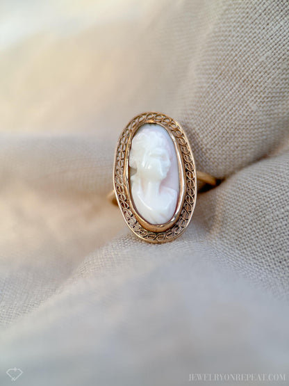 Vintage 1940s Cameo Gemstone Ring in 14k Gold