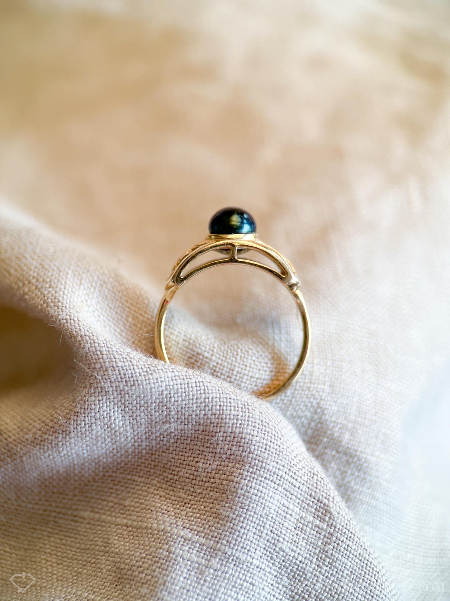 Vintage Black Pearl Floral Filigree Ring in 14k Gold